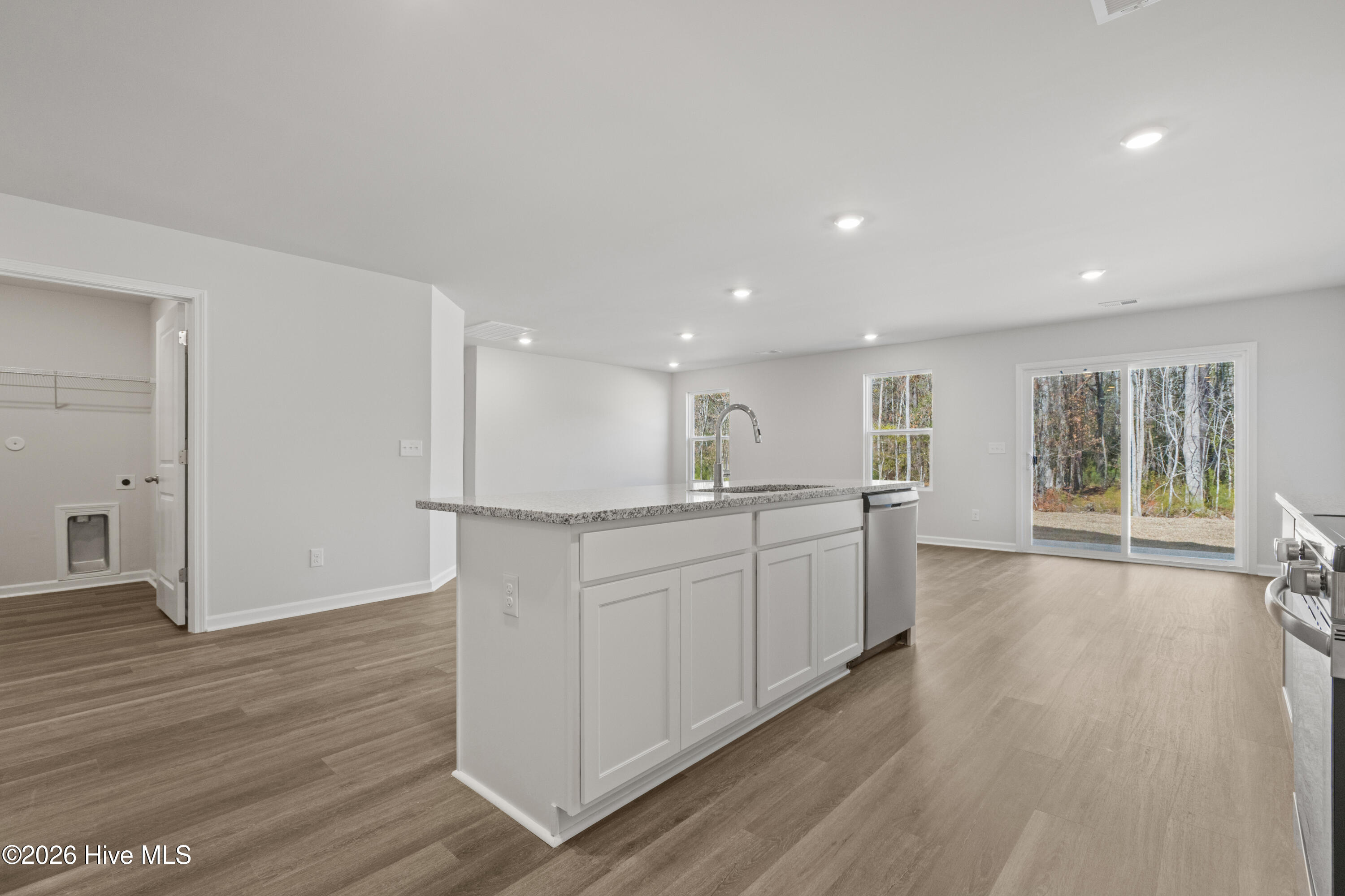 100552114 | Photo 15