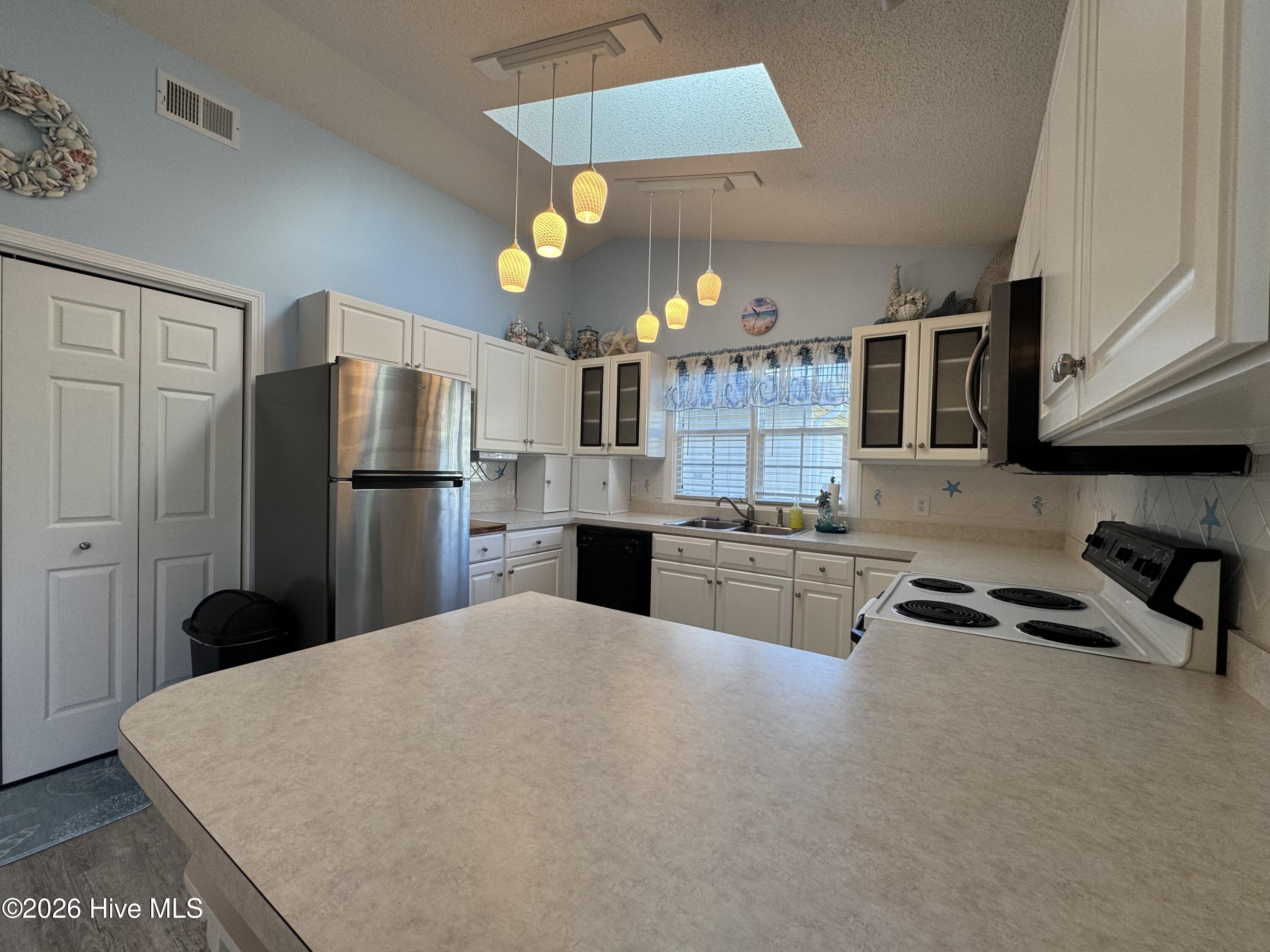 100563422 | Photo 10