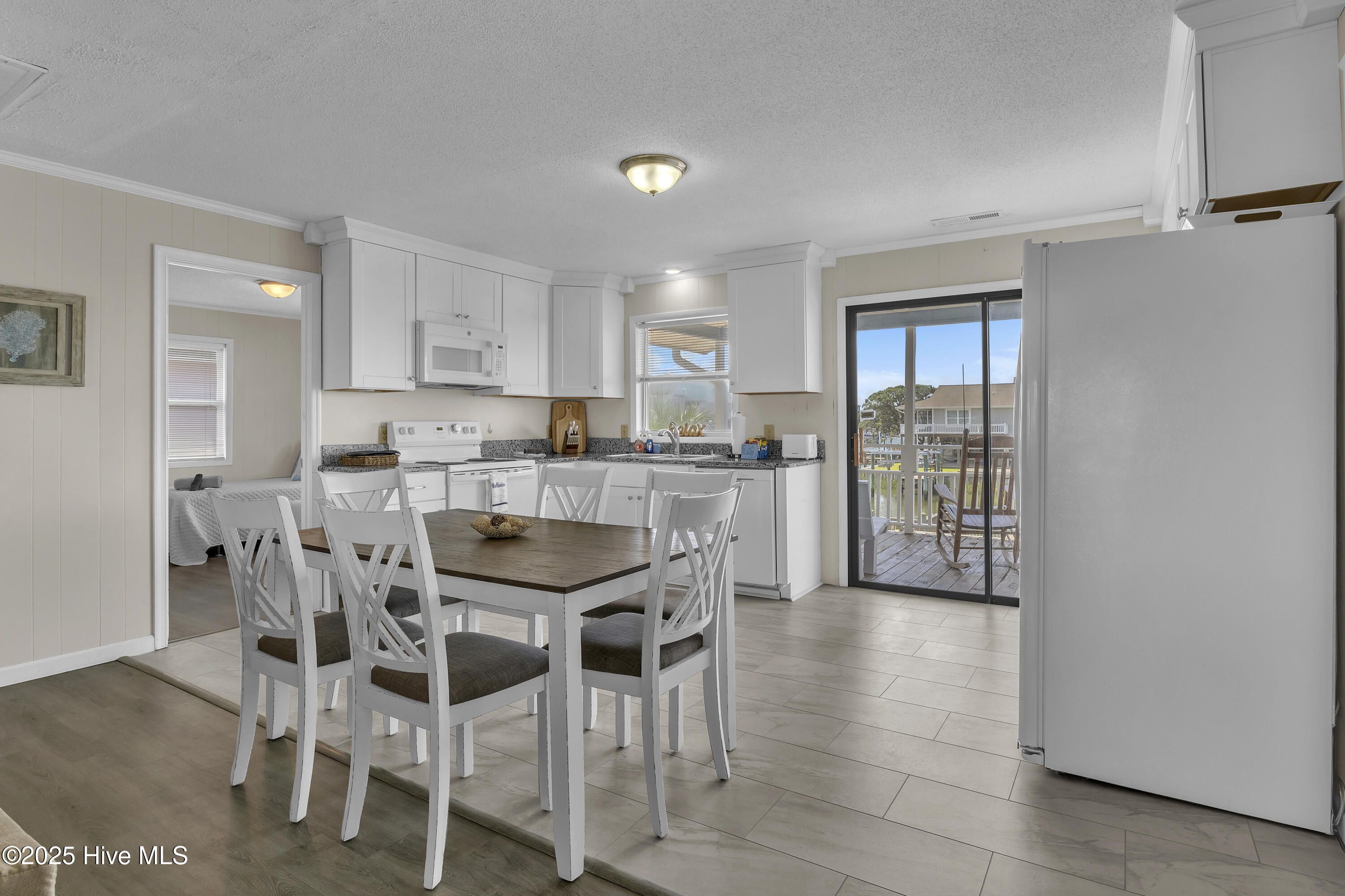 100545312 | Photo 15