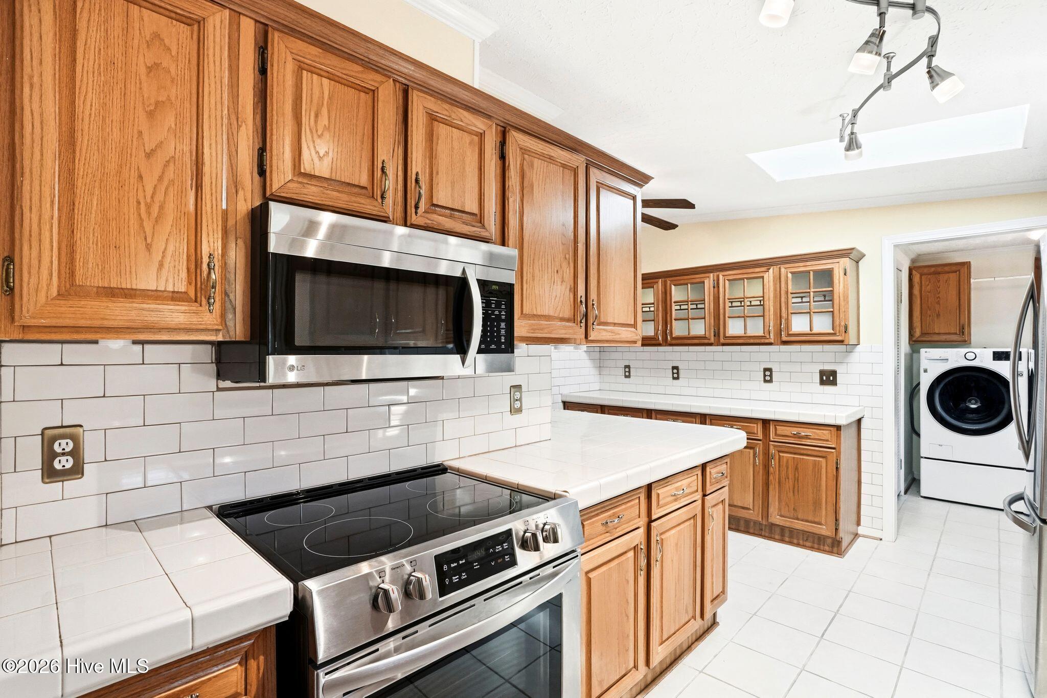 100567371 | Photo 21