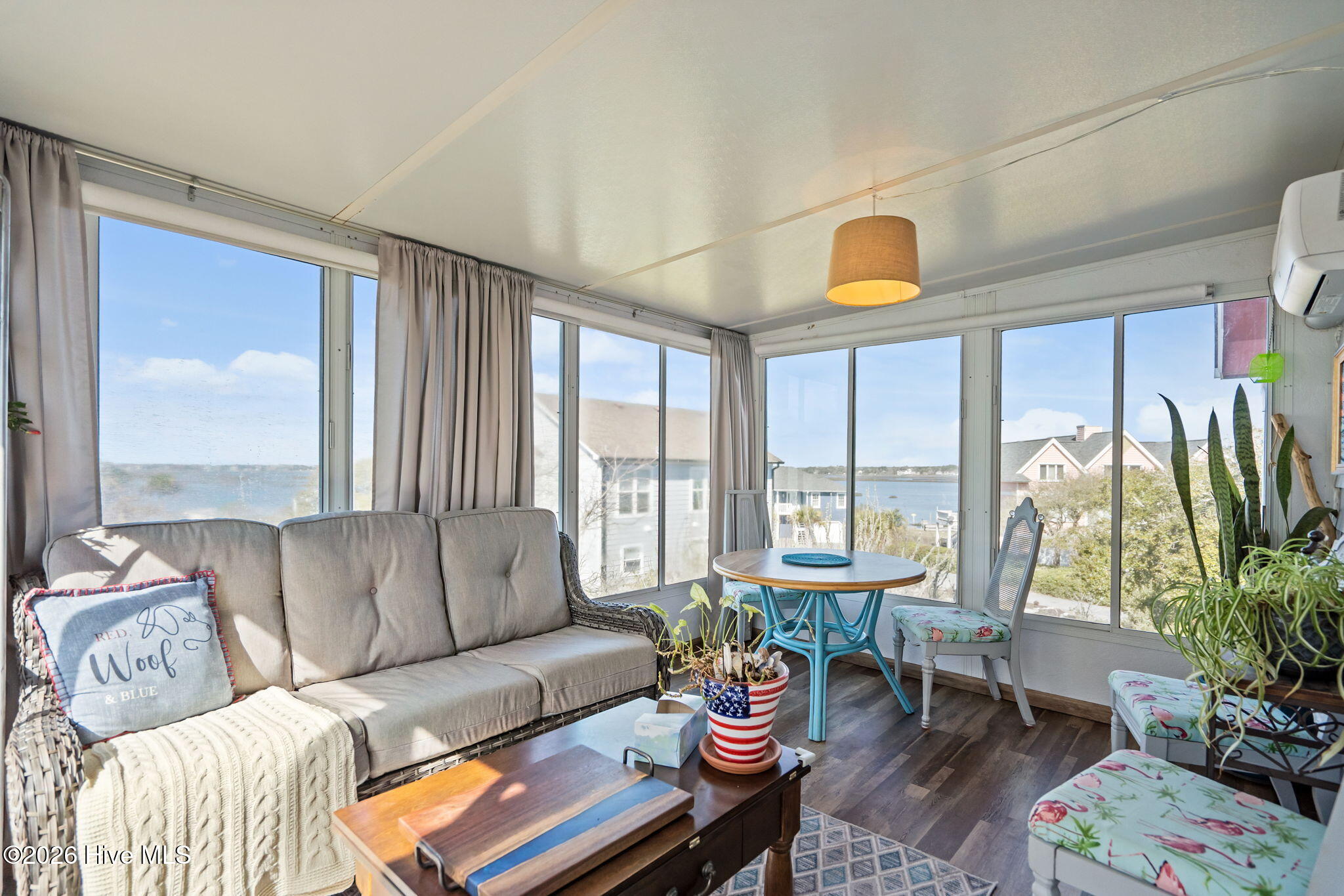 100561498 | Photo 15