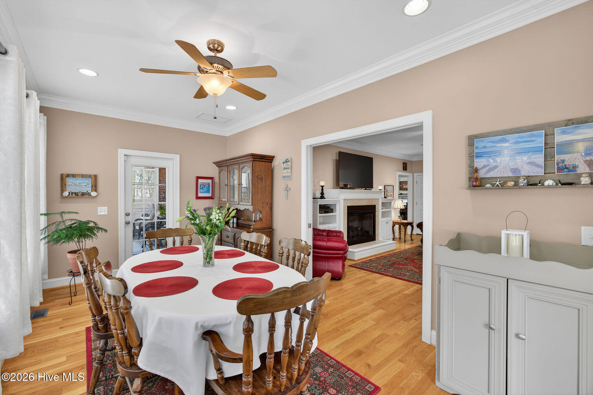 100554164 | Photo 38