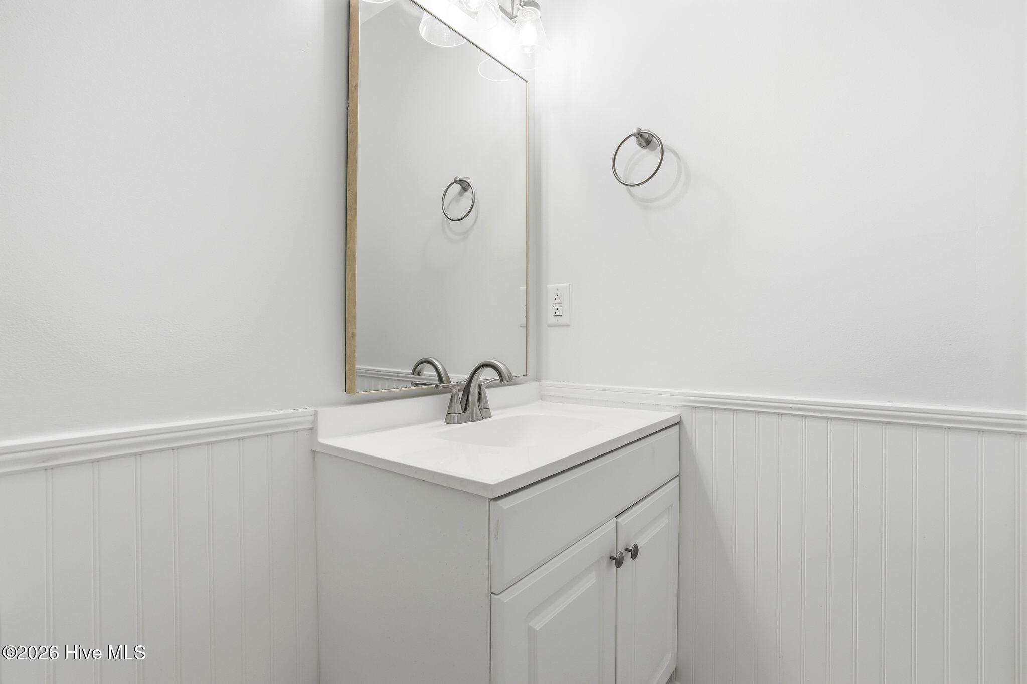 100555820 | Photo 25