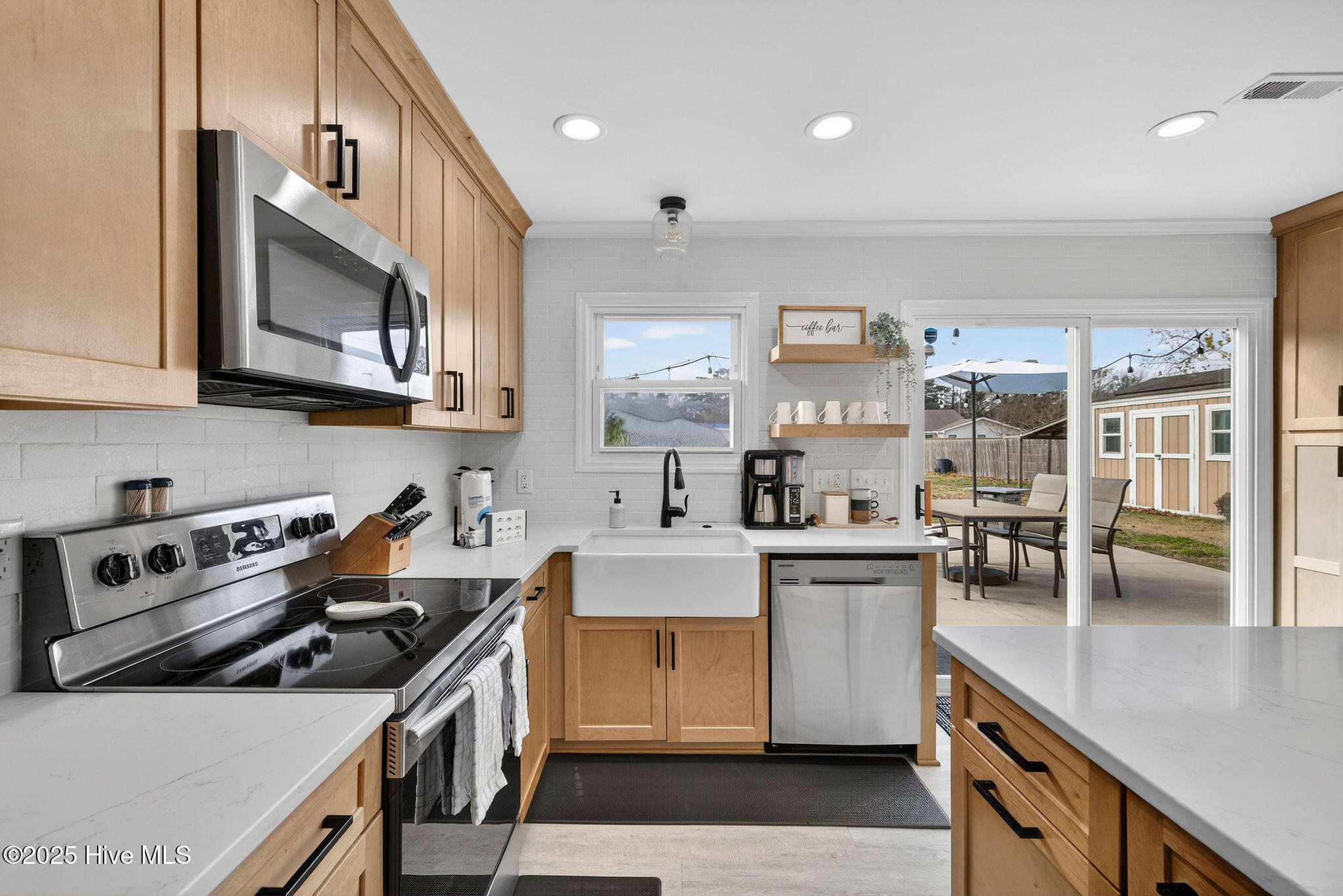 100544240 | Photo 10