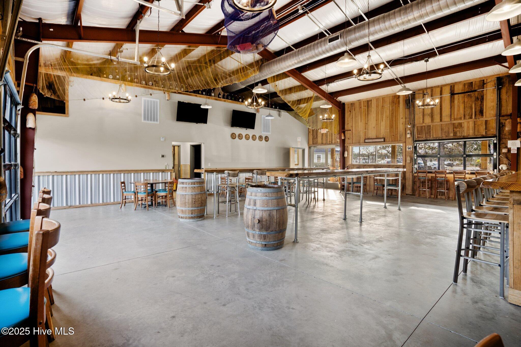 100545245 | Photo 11