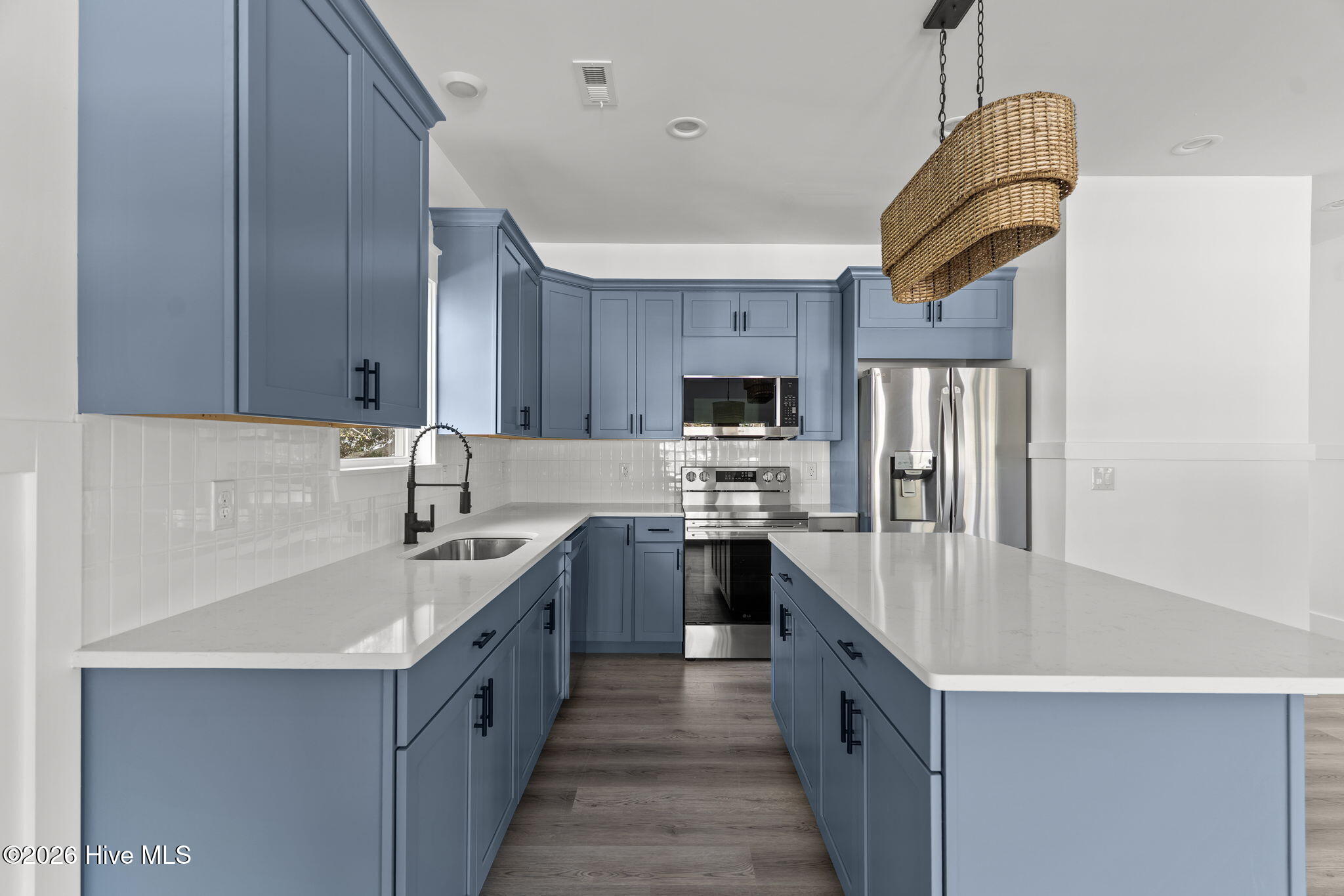 100549320 | Photo 14