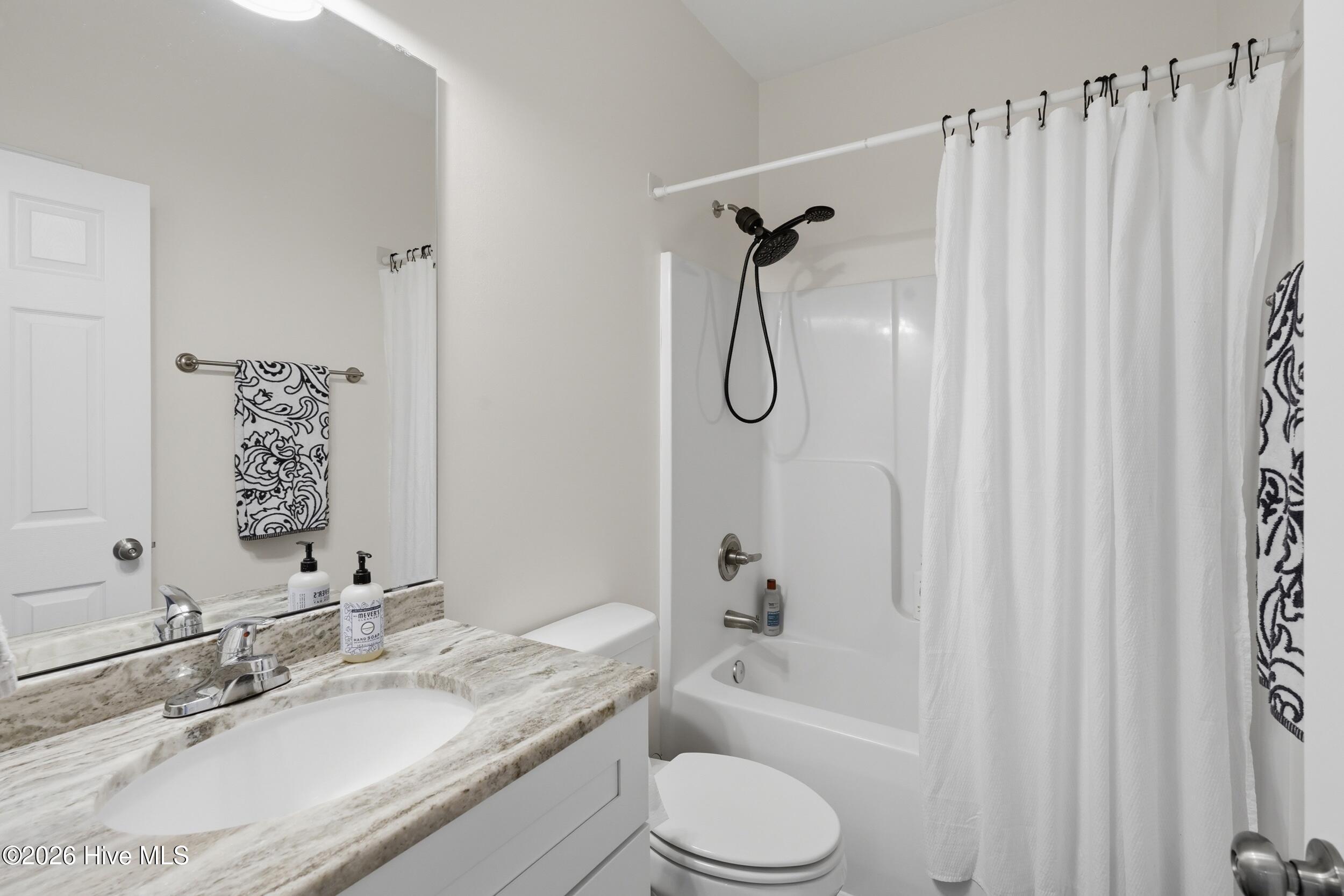 100560359 | Photo 23