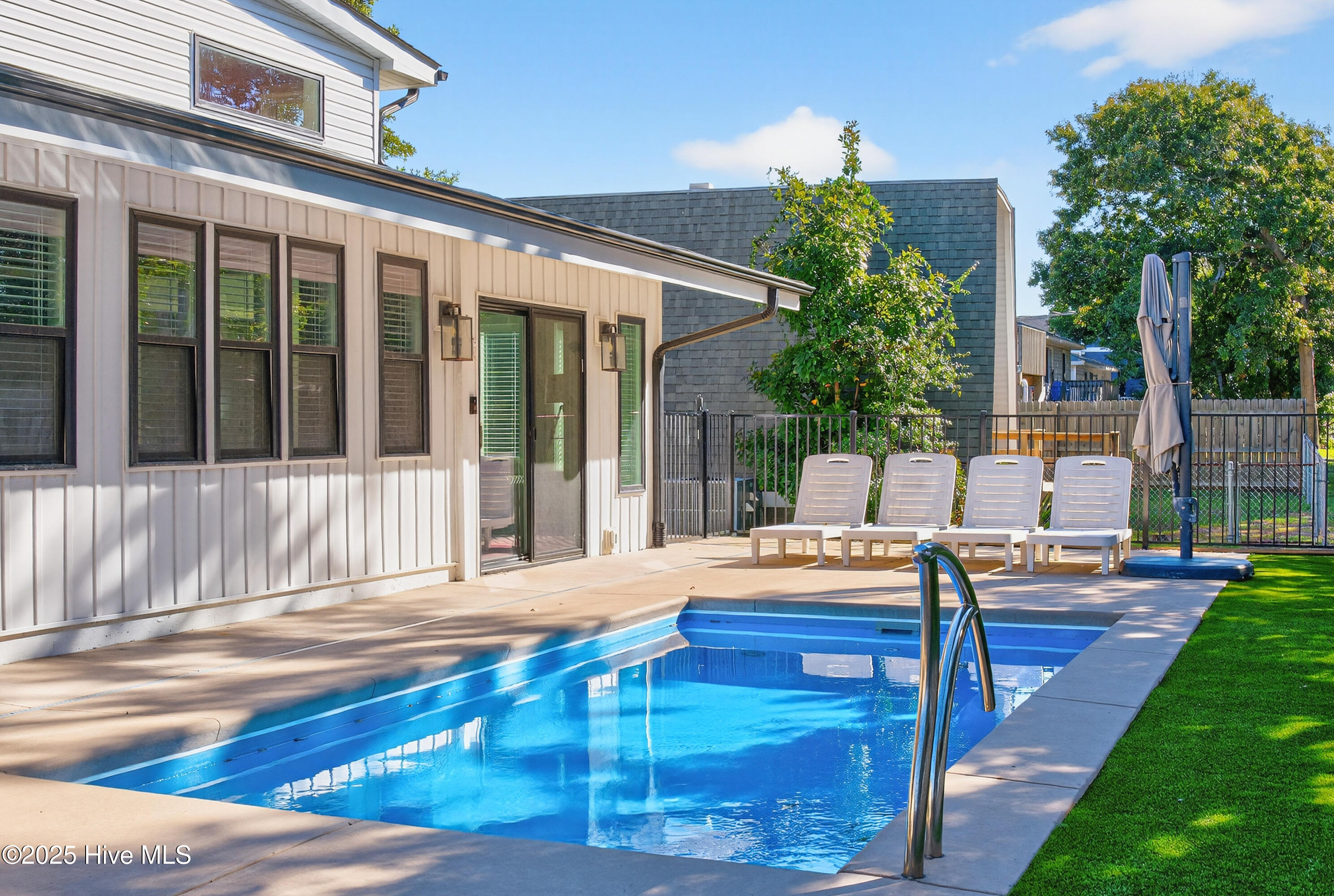 100537887 | Photo 57