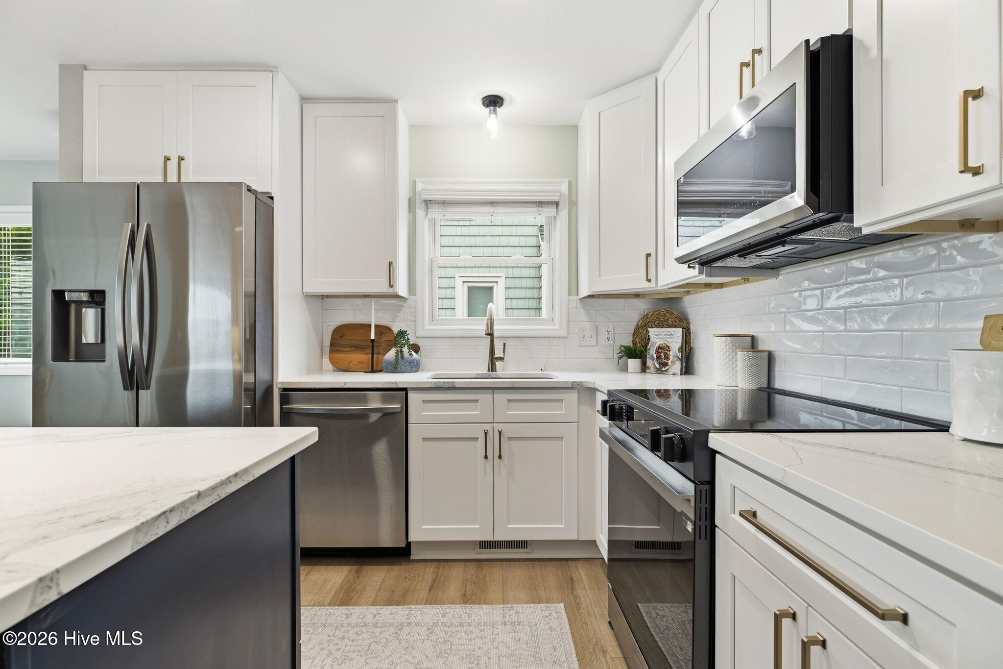 100557260 | Photo 19