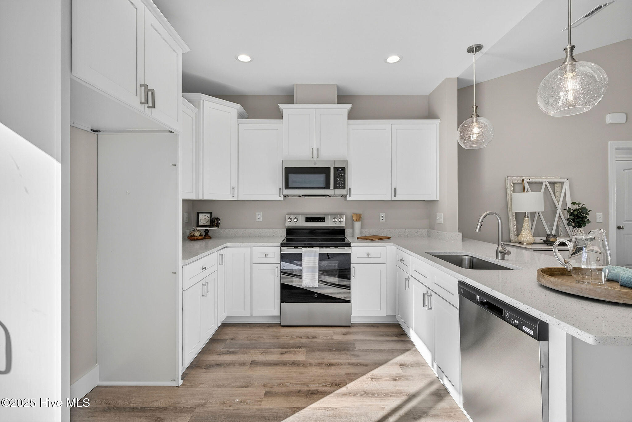 100546683 | Photo 14