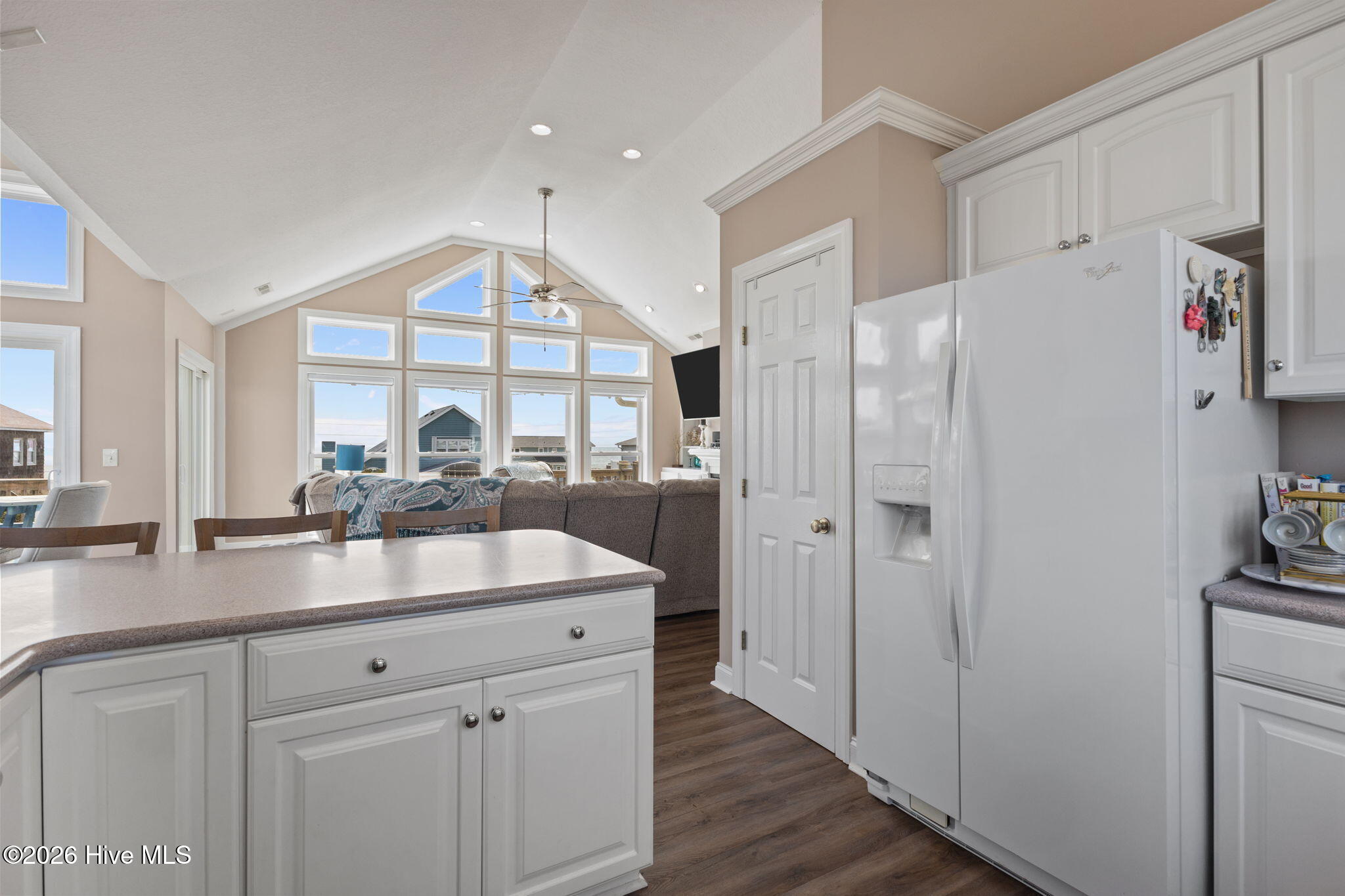 100563180 | Photo 12