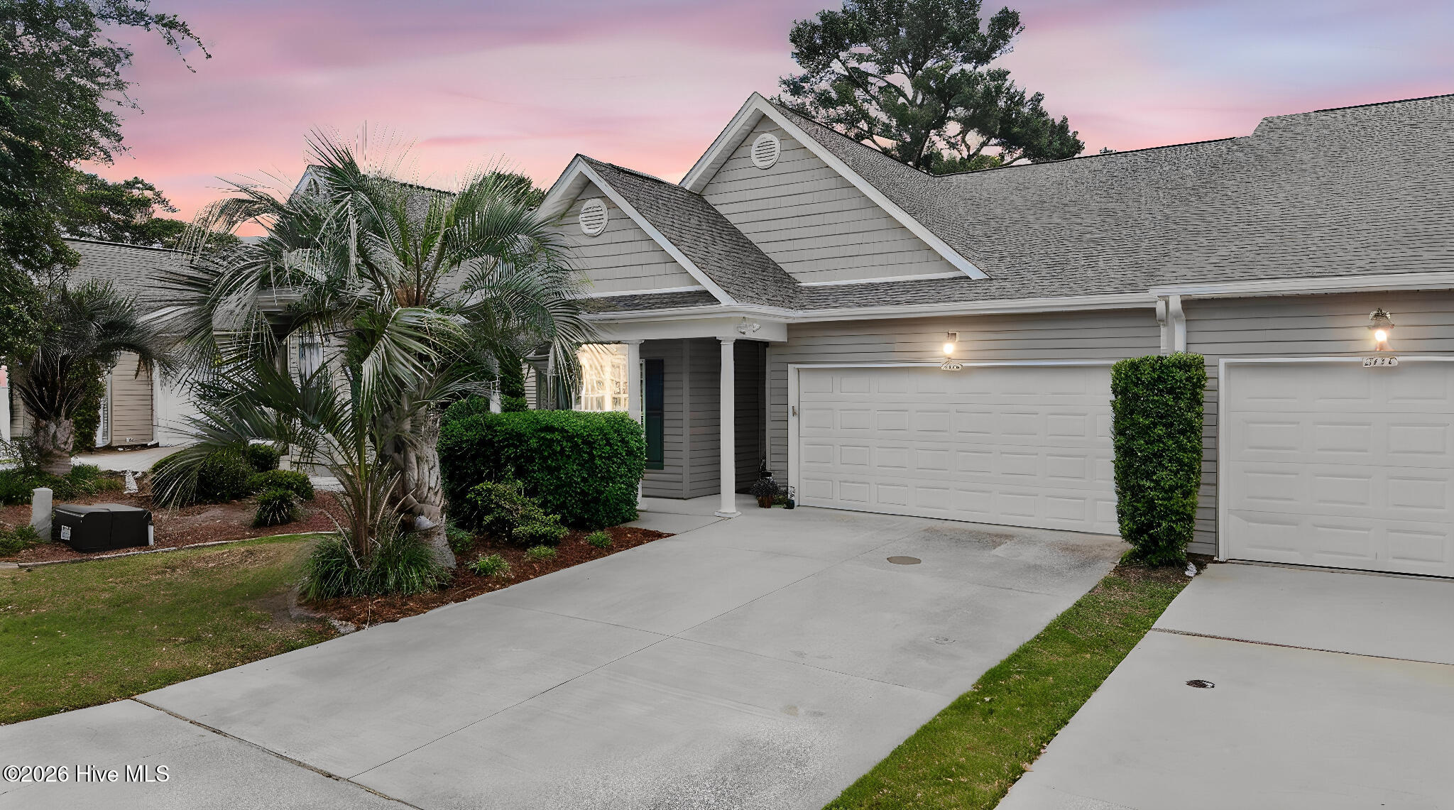 100570606 | Photo 38