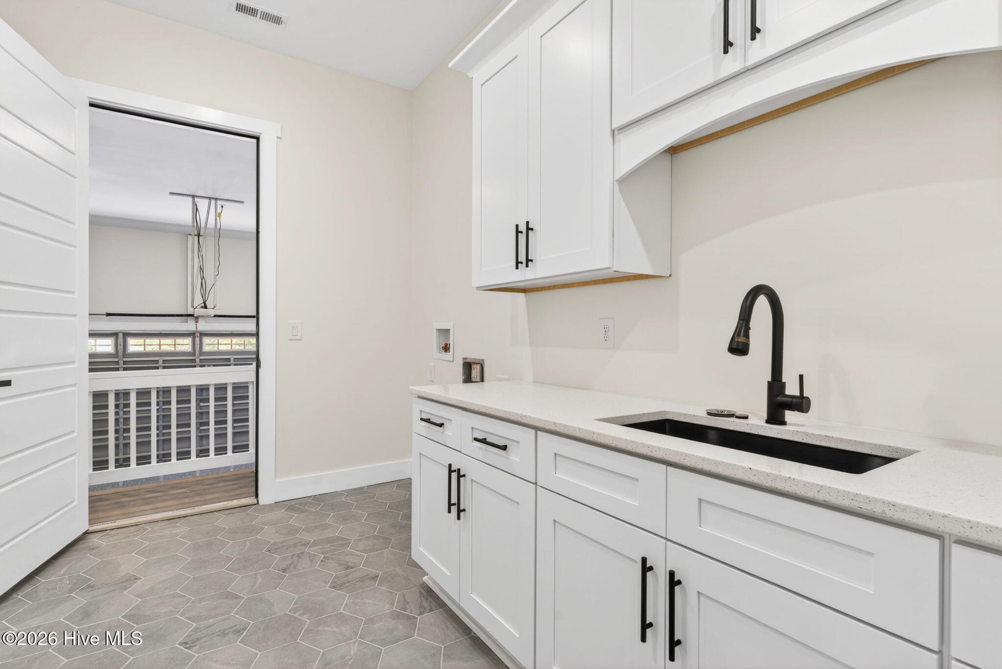 100568512 | Photo 29