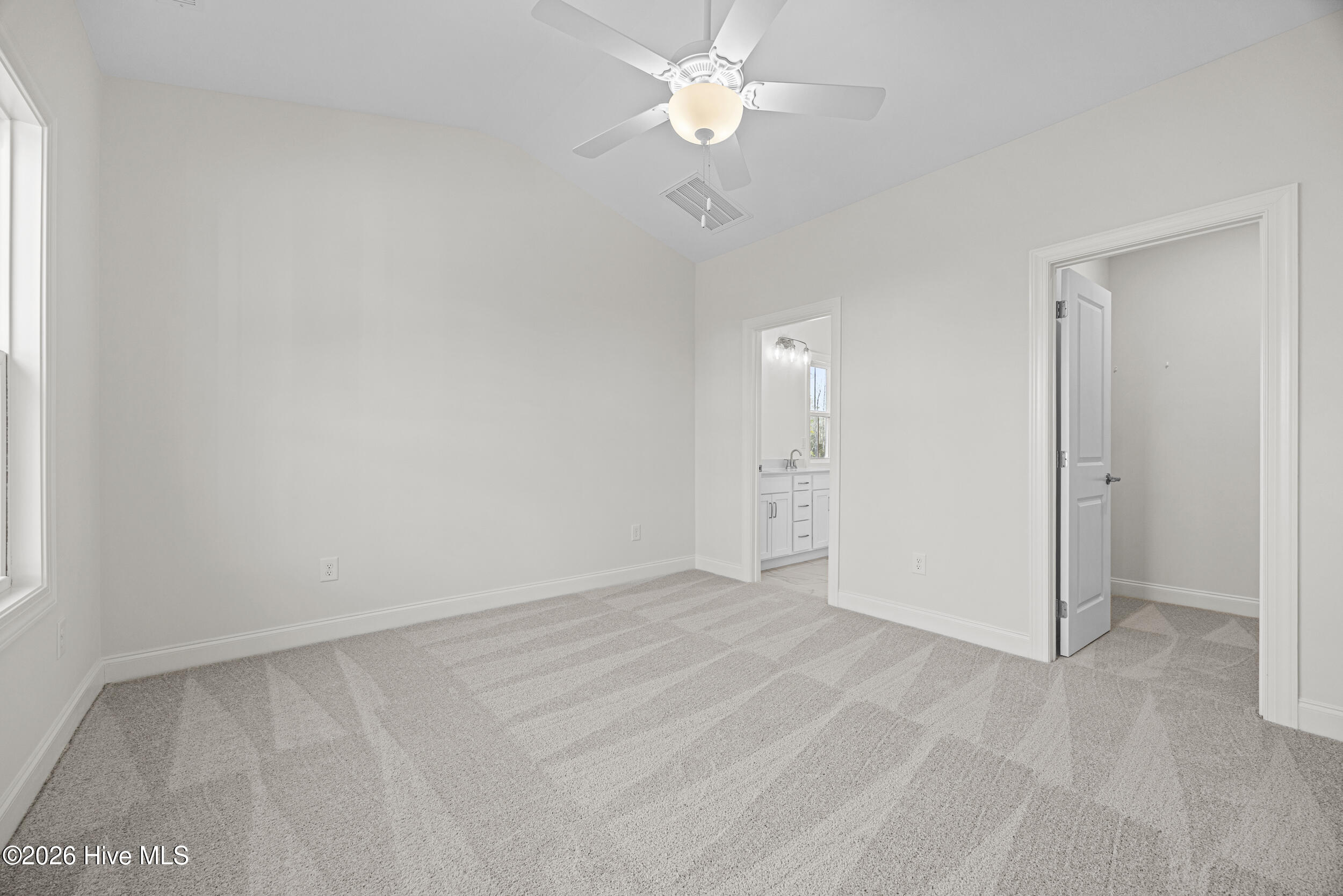 100556976 | Photo 20