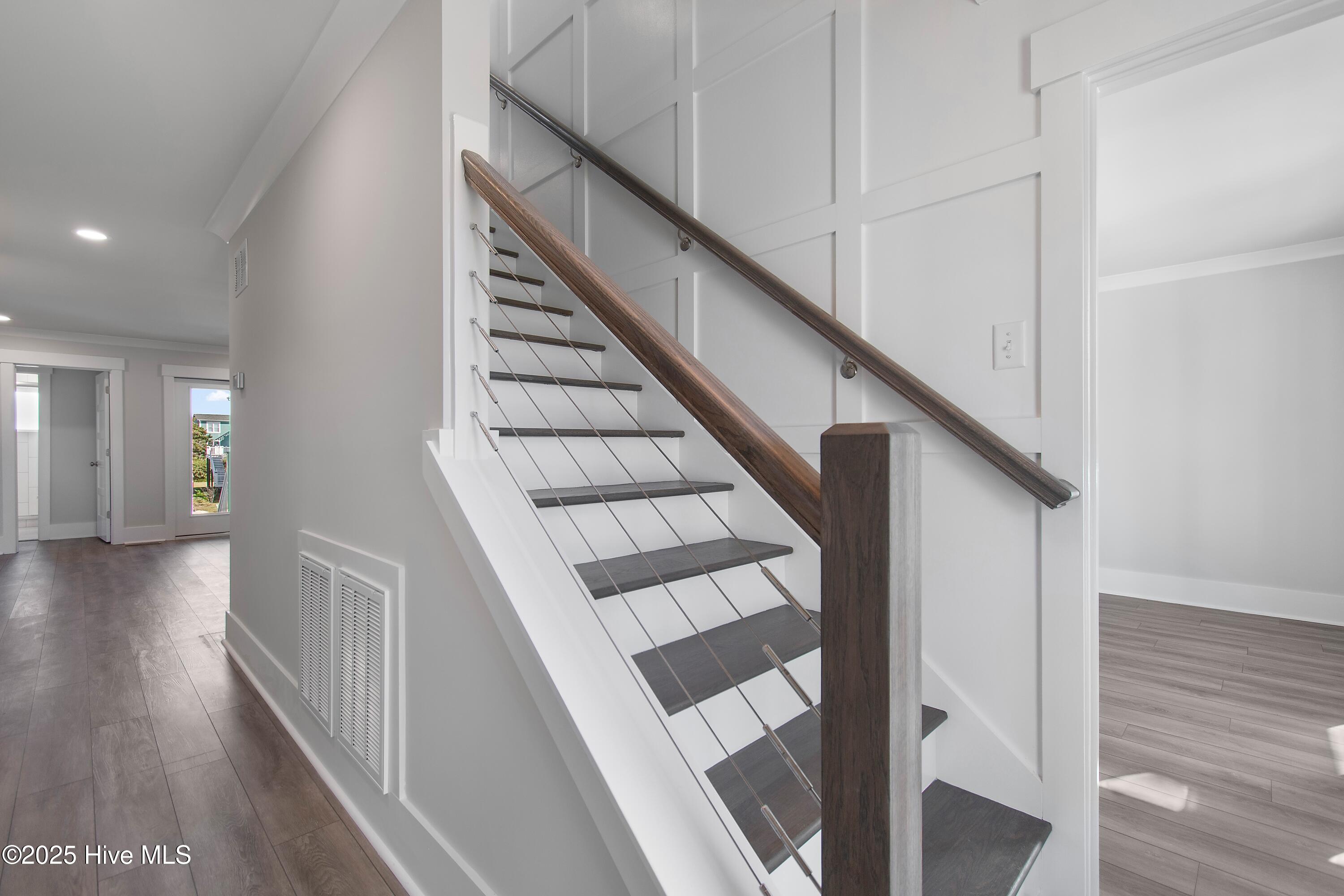 100511699 | Photo 74