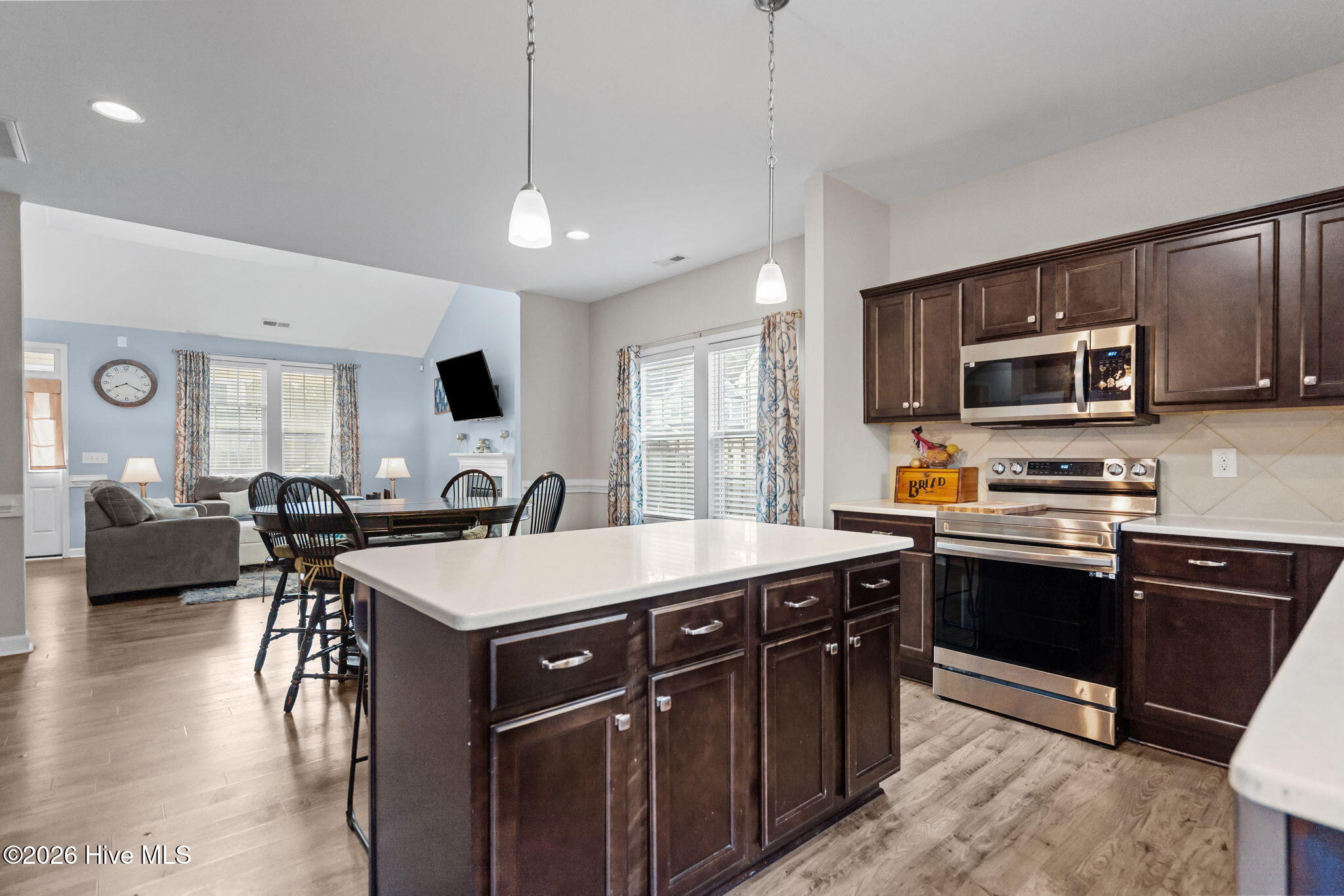 100561090 | Photo 14