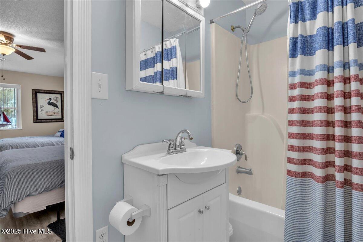 100535425 | Photo 23