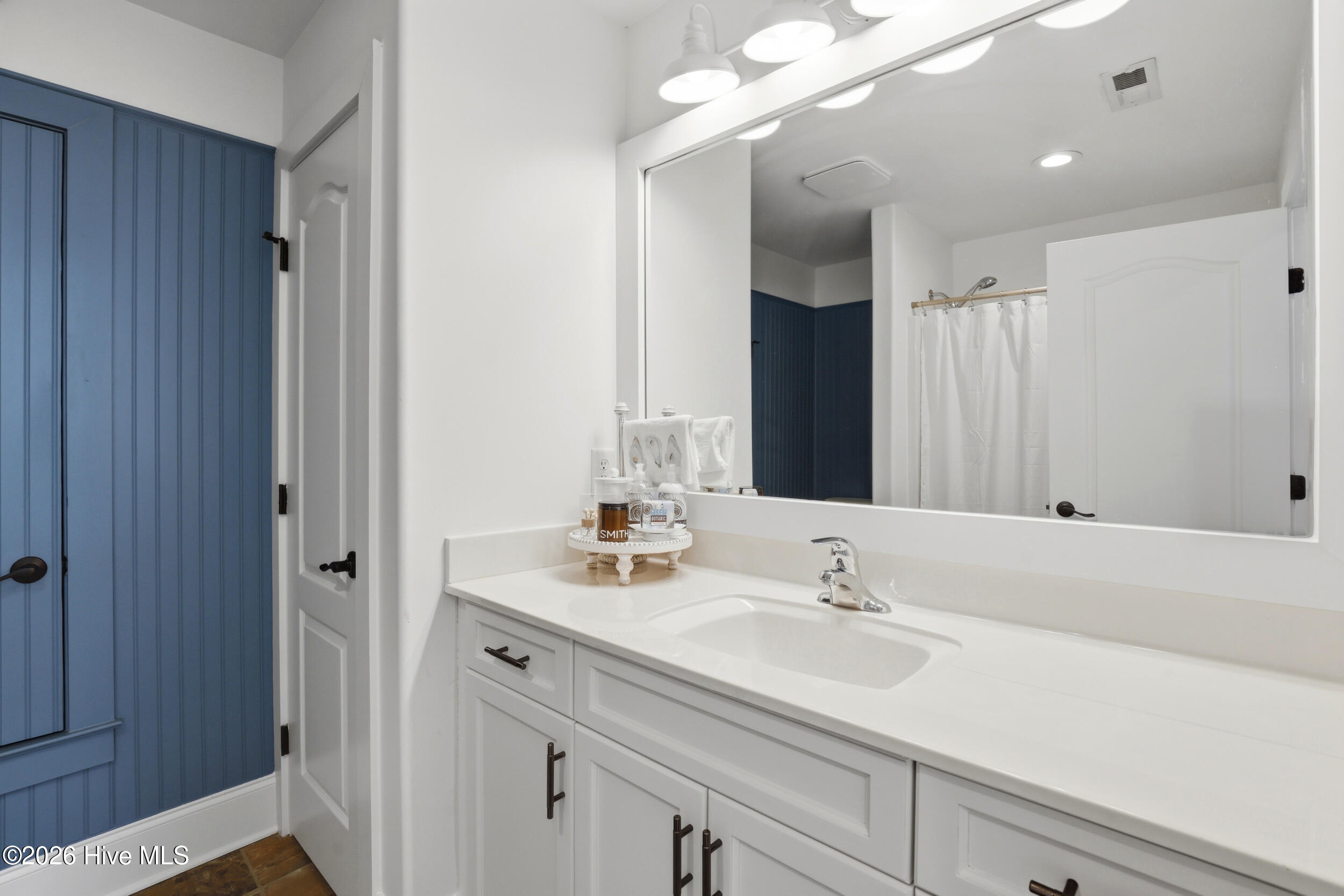 100564961 | Photo 30