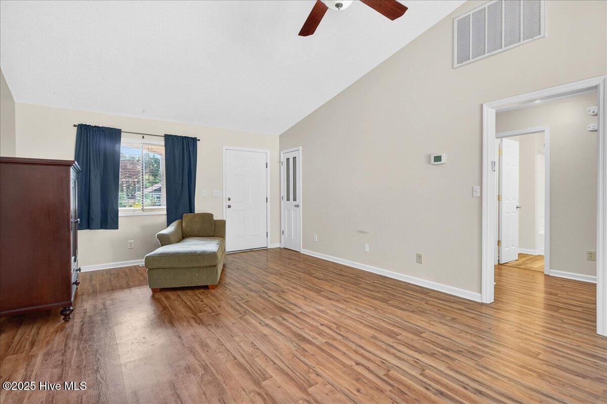 100531435 | Photo 11