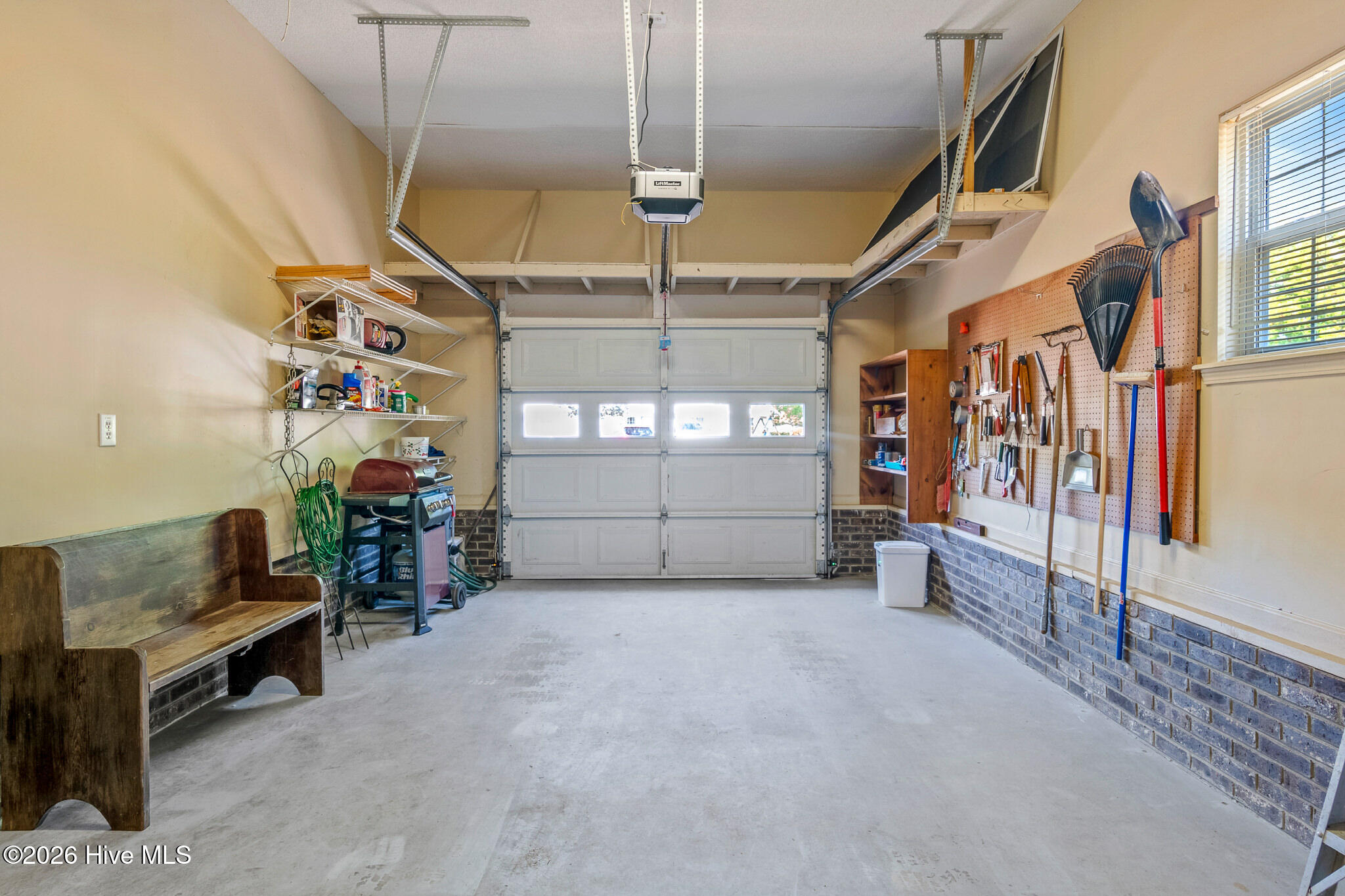 100566913 | Photo 37