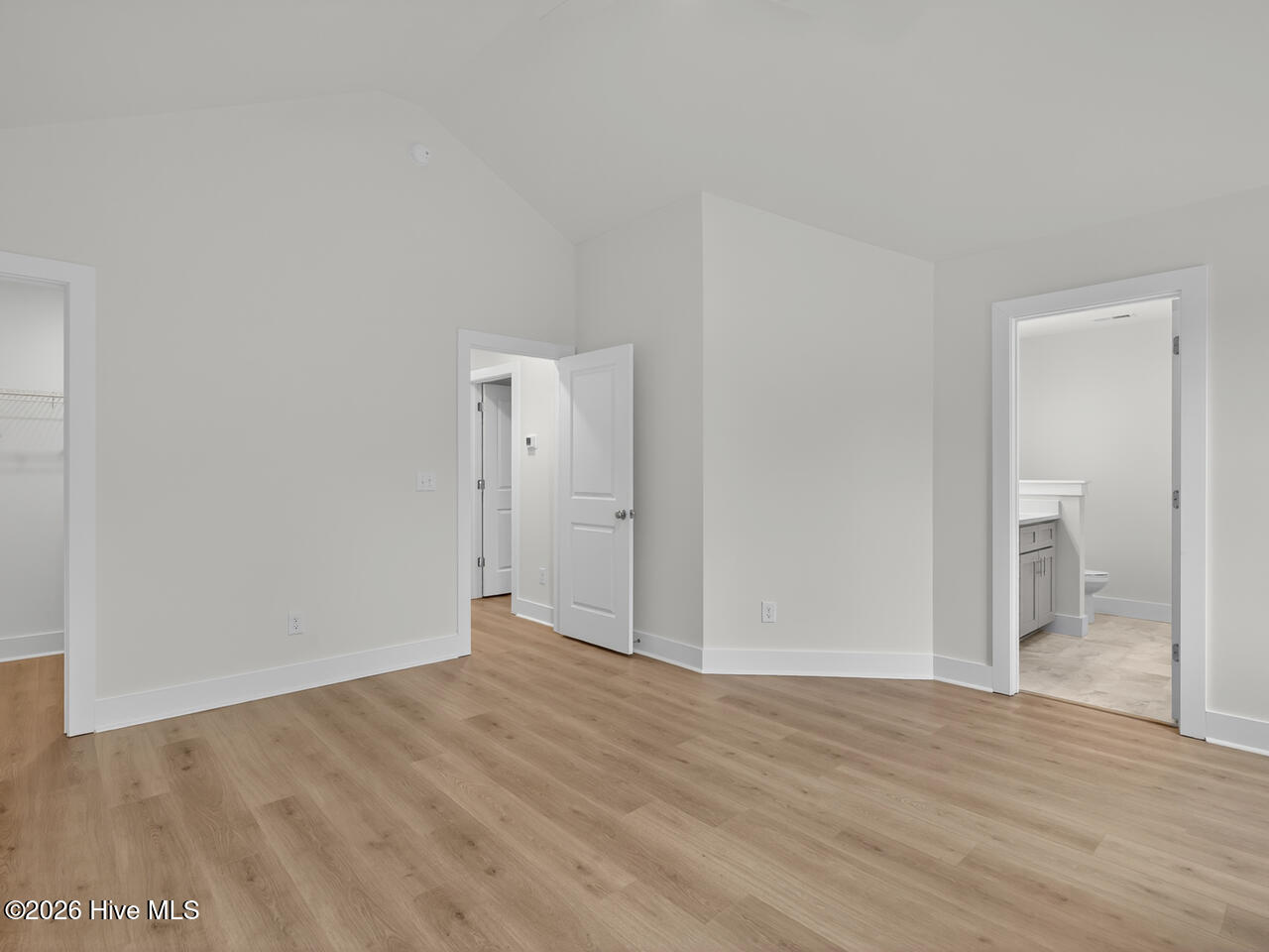 100547597 | Photo 32