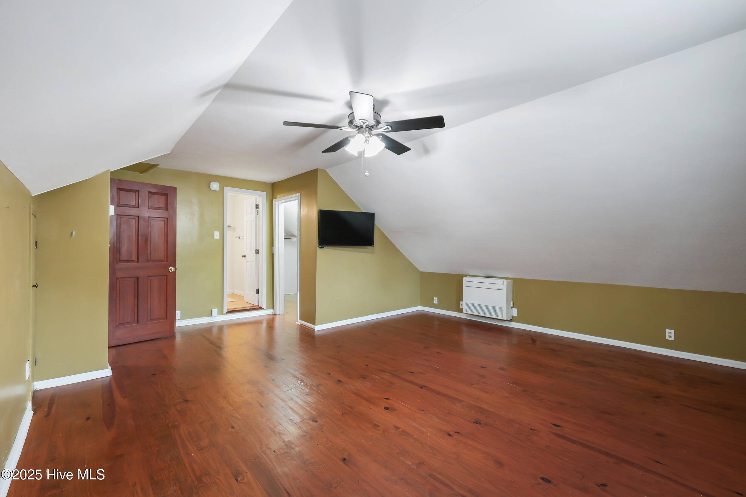 100525369 | Photo 25