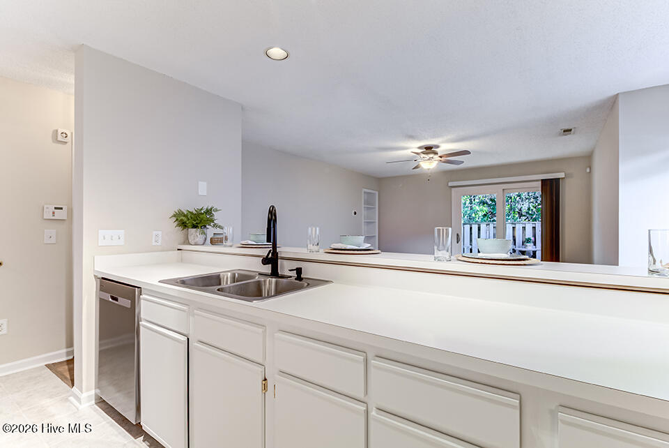 100565987 | Photo 12