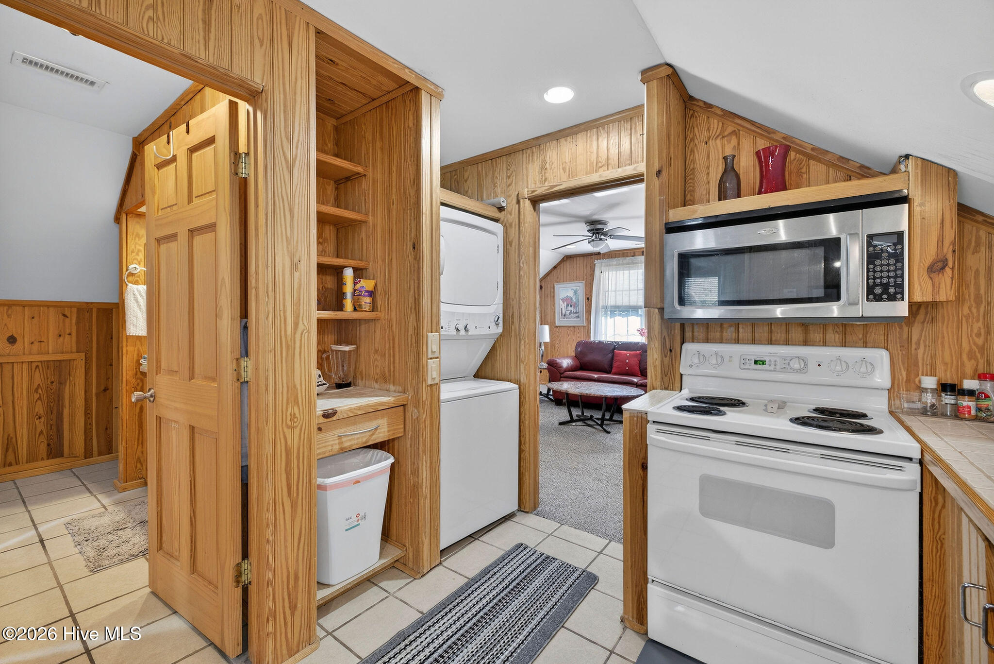 100542936 | Photo 63