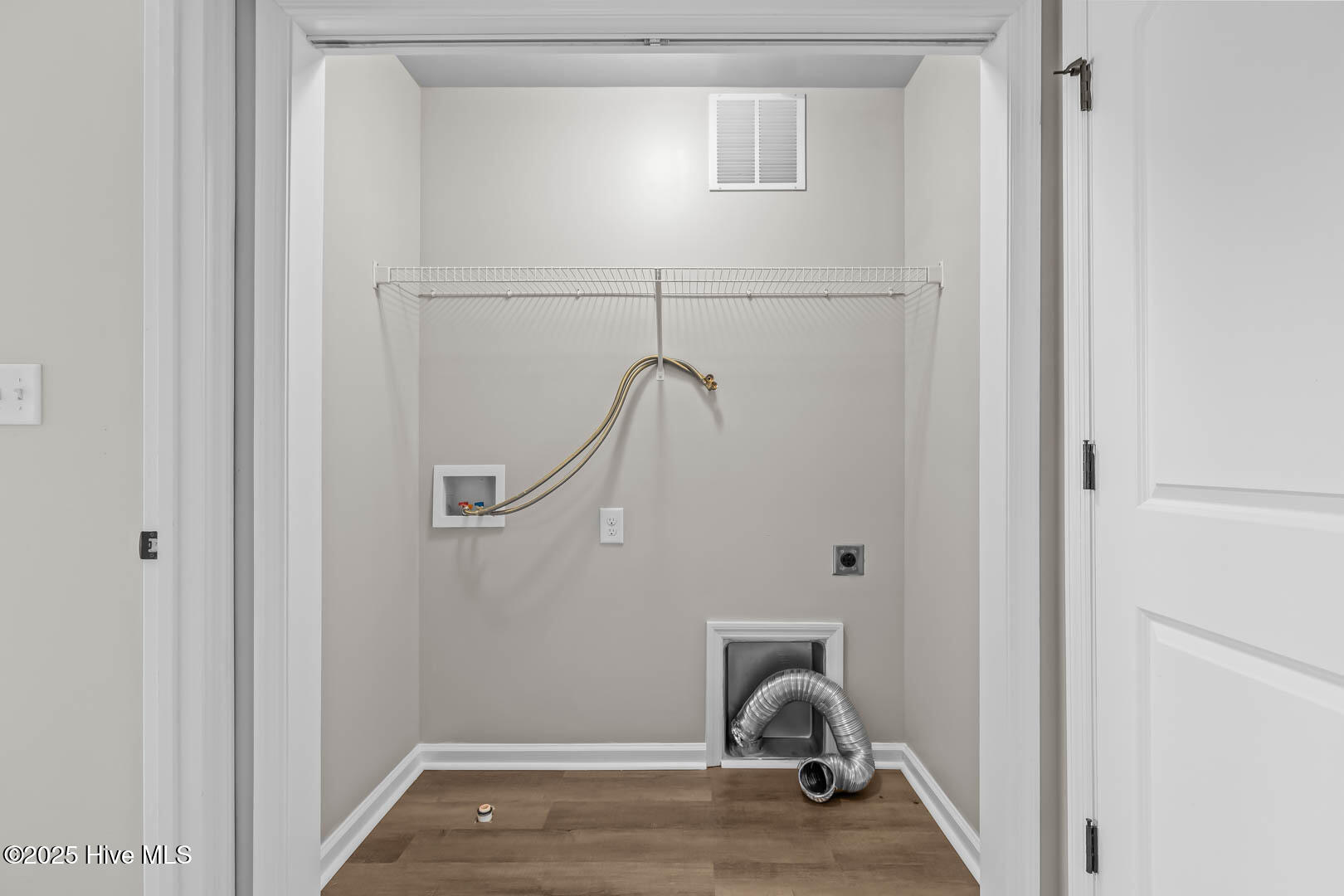 100559329 | Photo 19