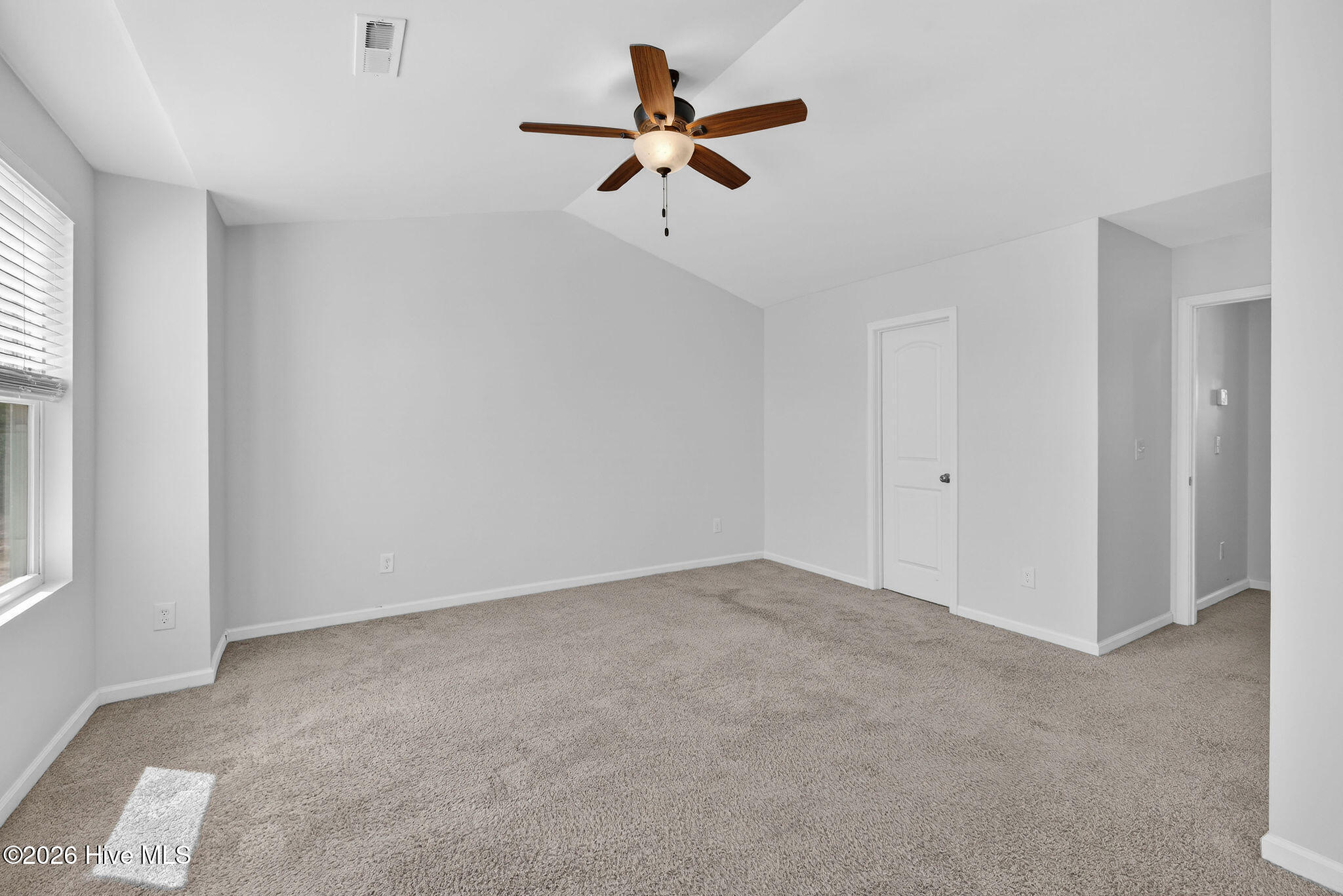 100563693 | Photo 38