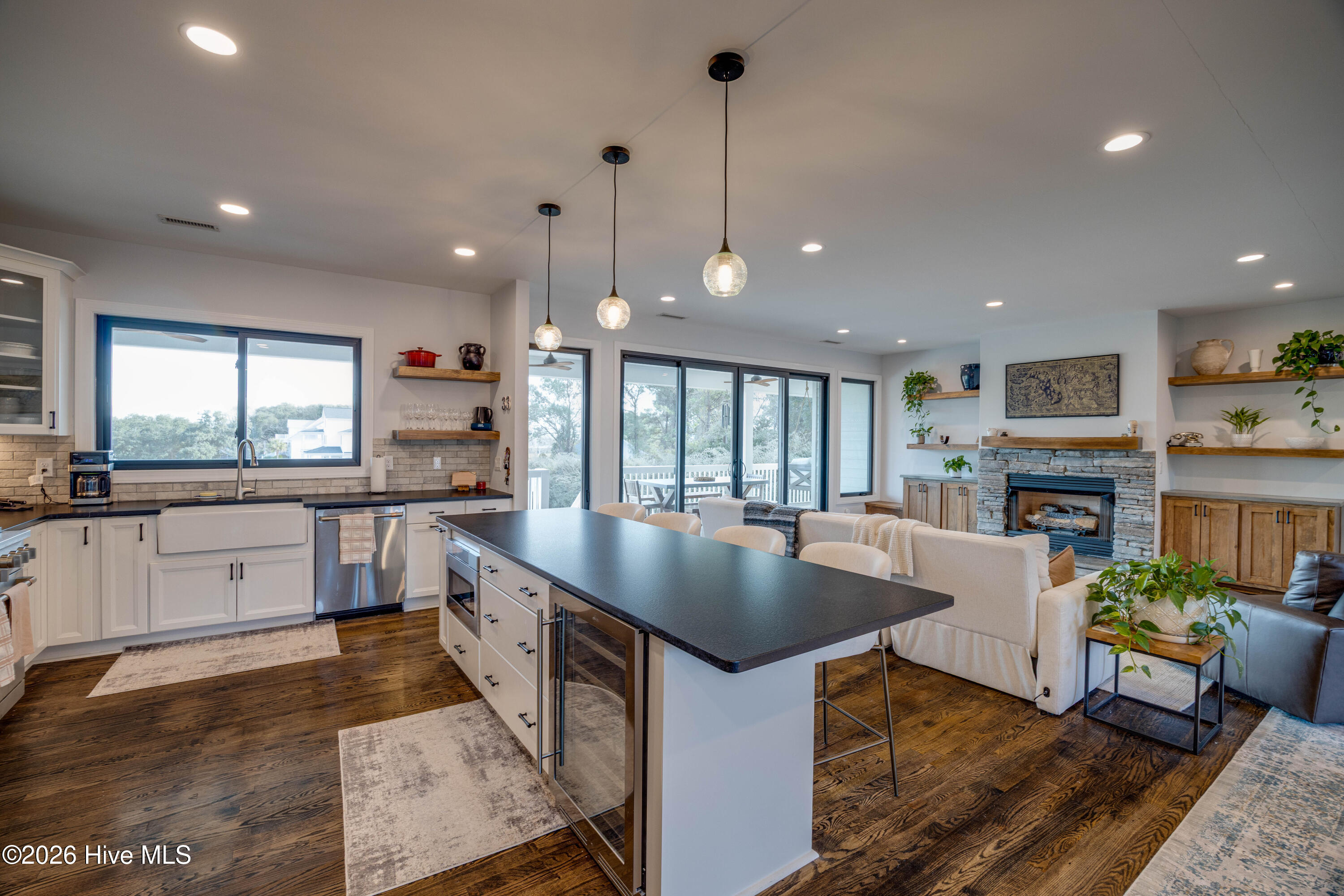 100548978 | Photo 13