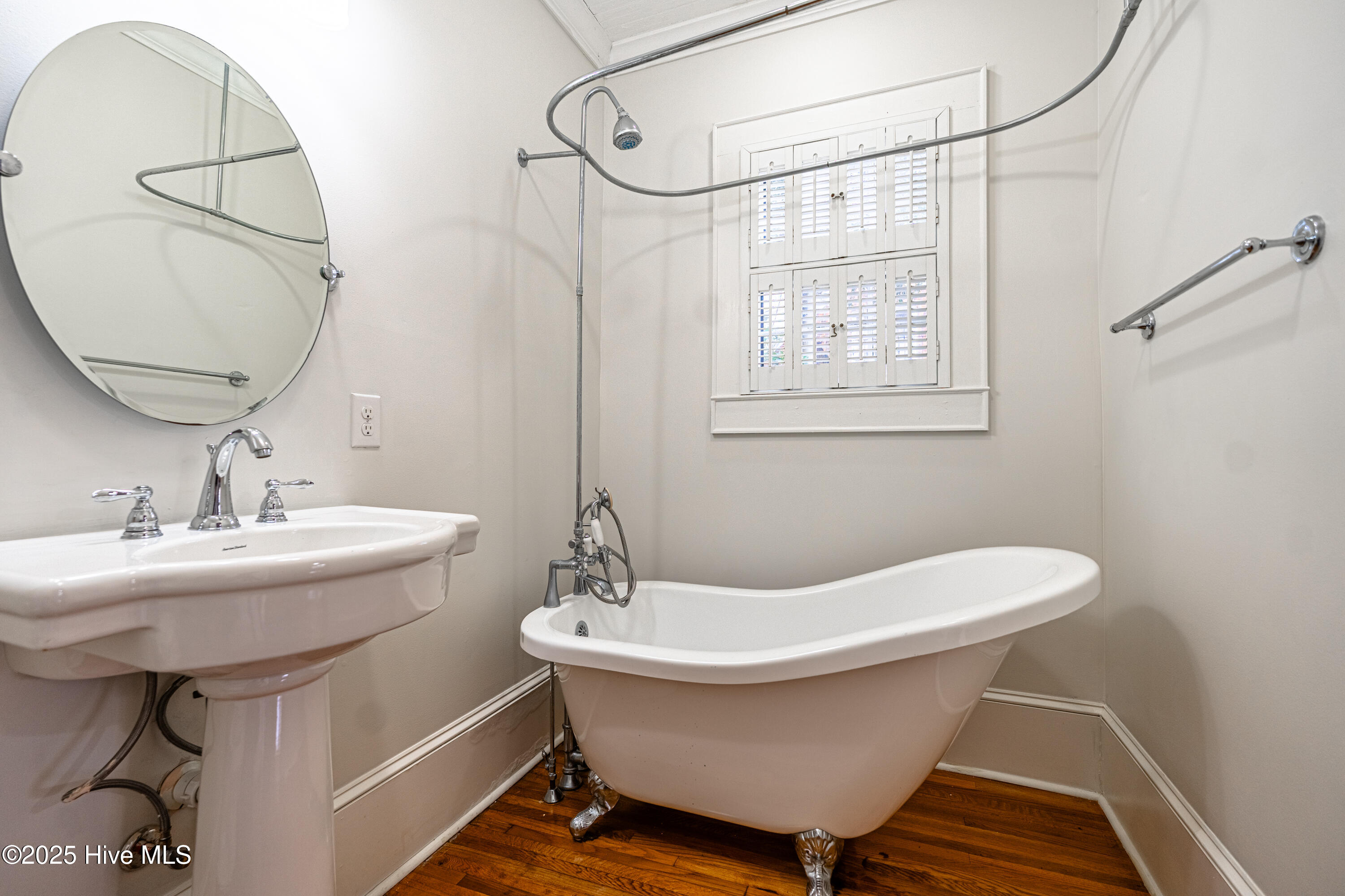 100543227 | Photo 46