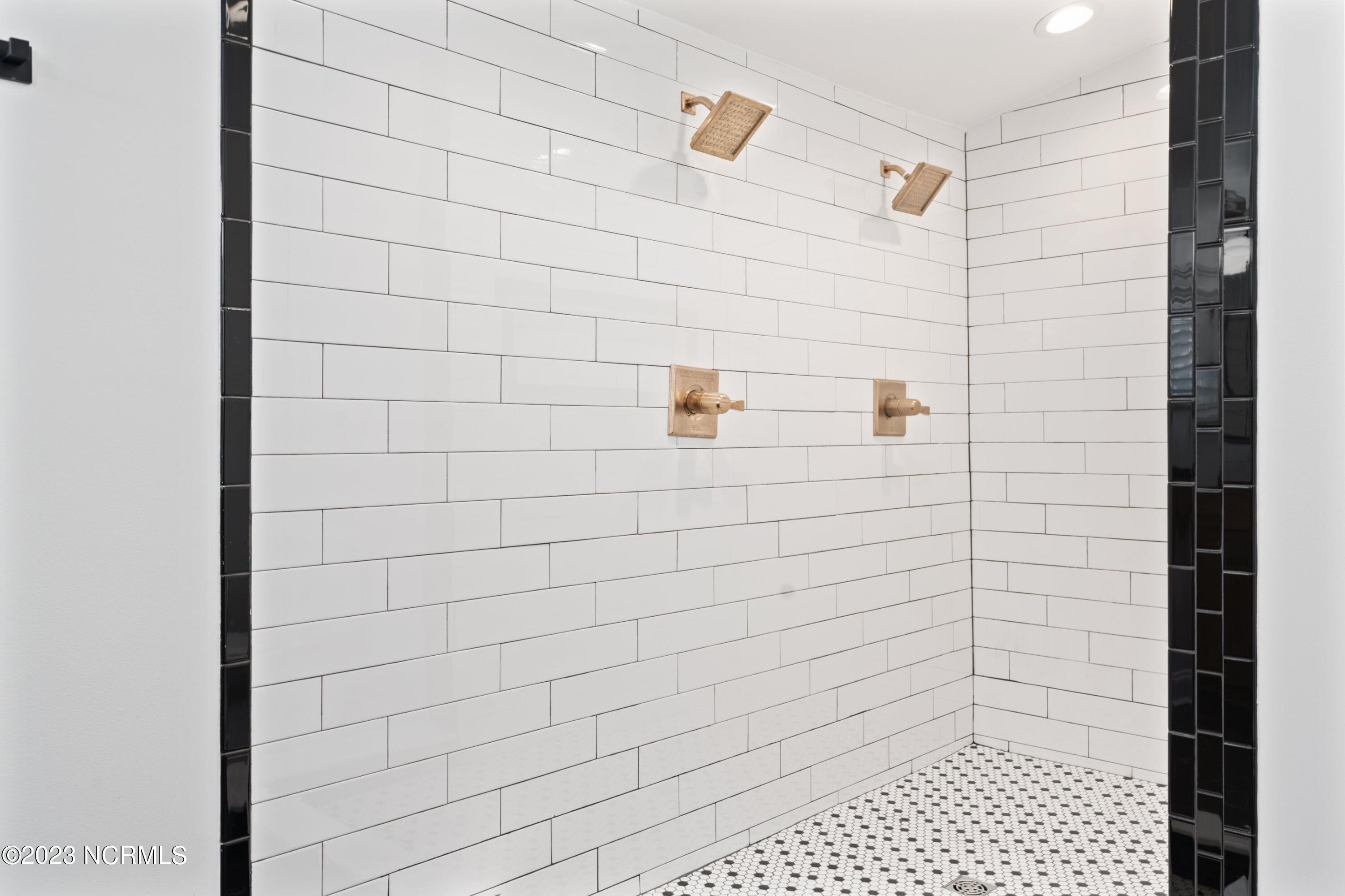 100559919 | Photo 23