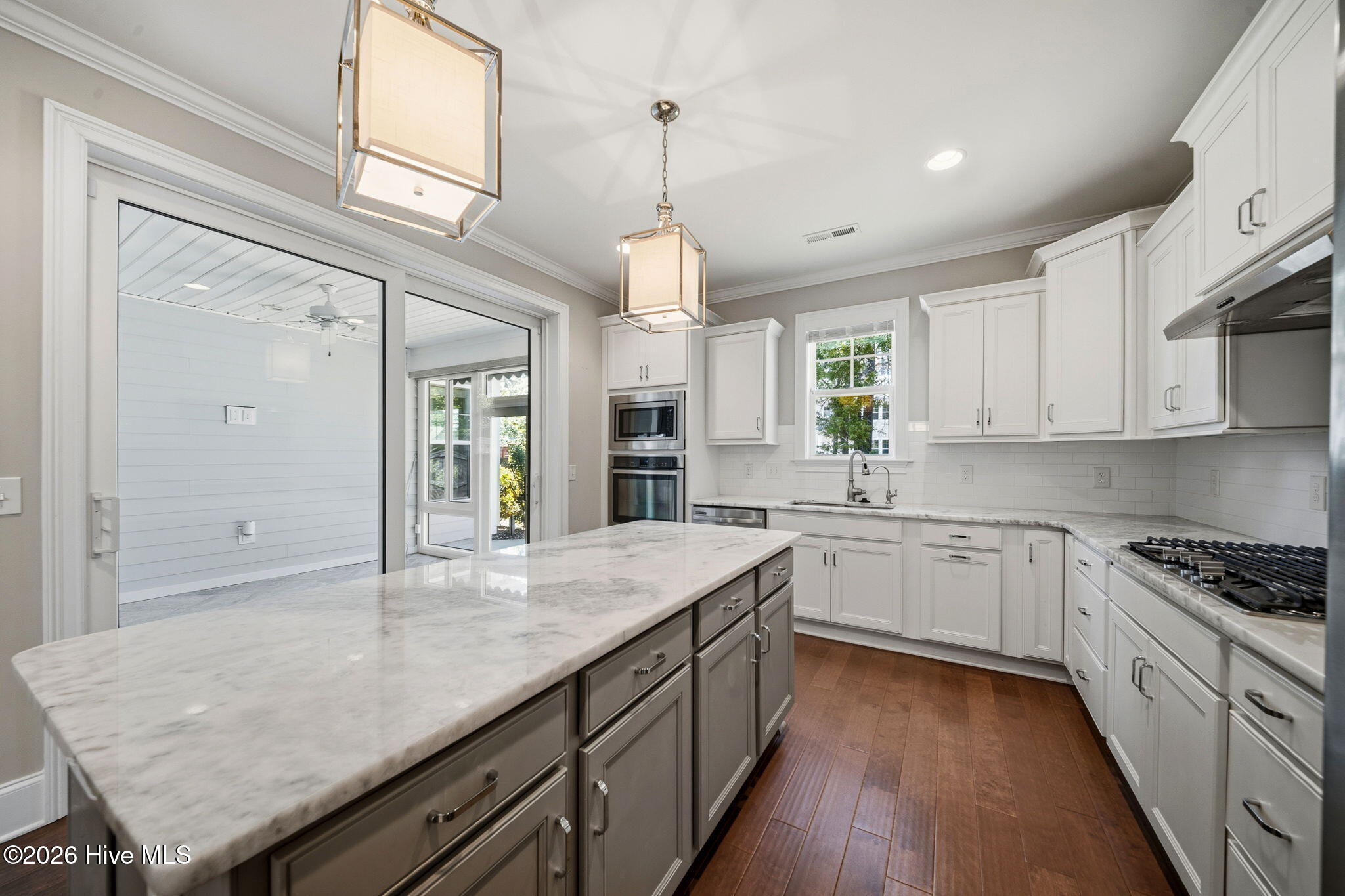 100567519 | Photo 14