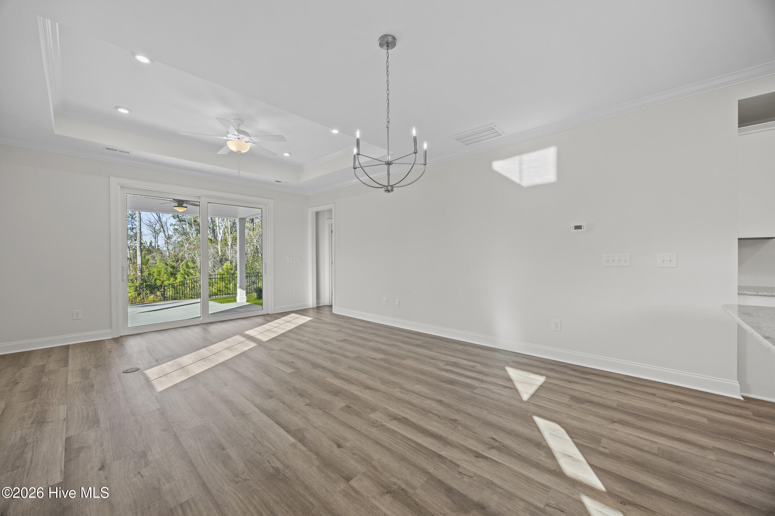 100556976 | Photo 16