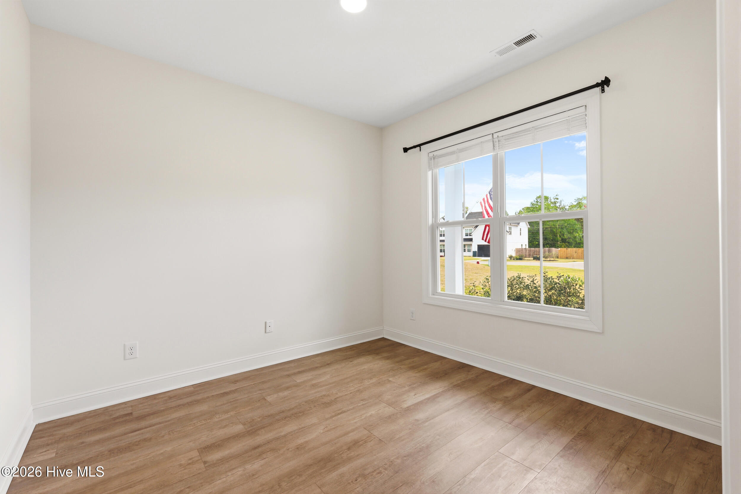 100570629 | Photo 17