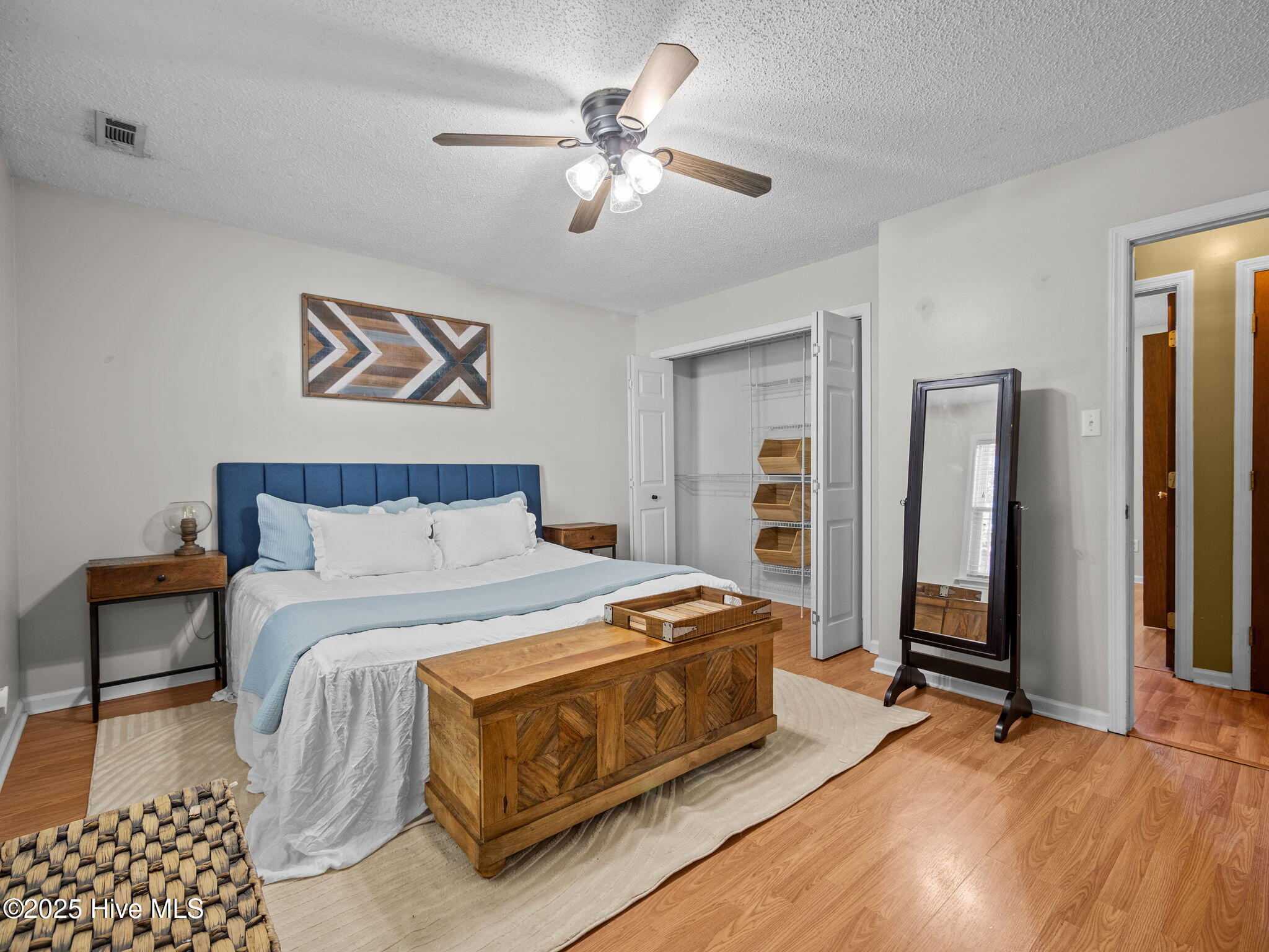 100530751 | Photo 19