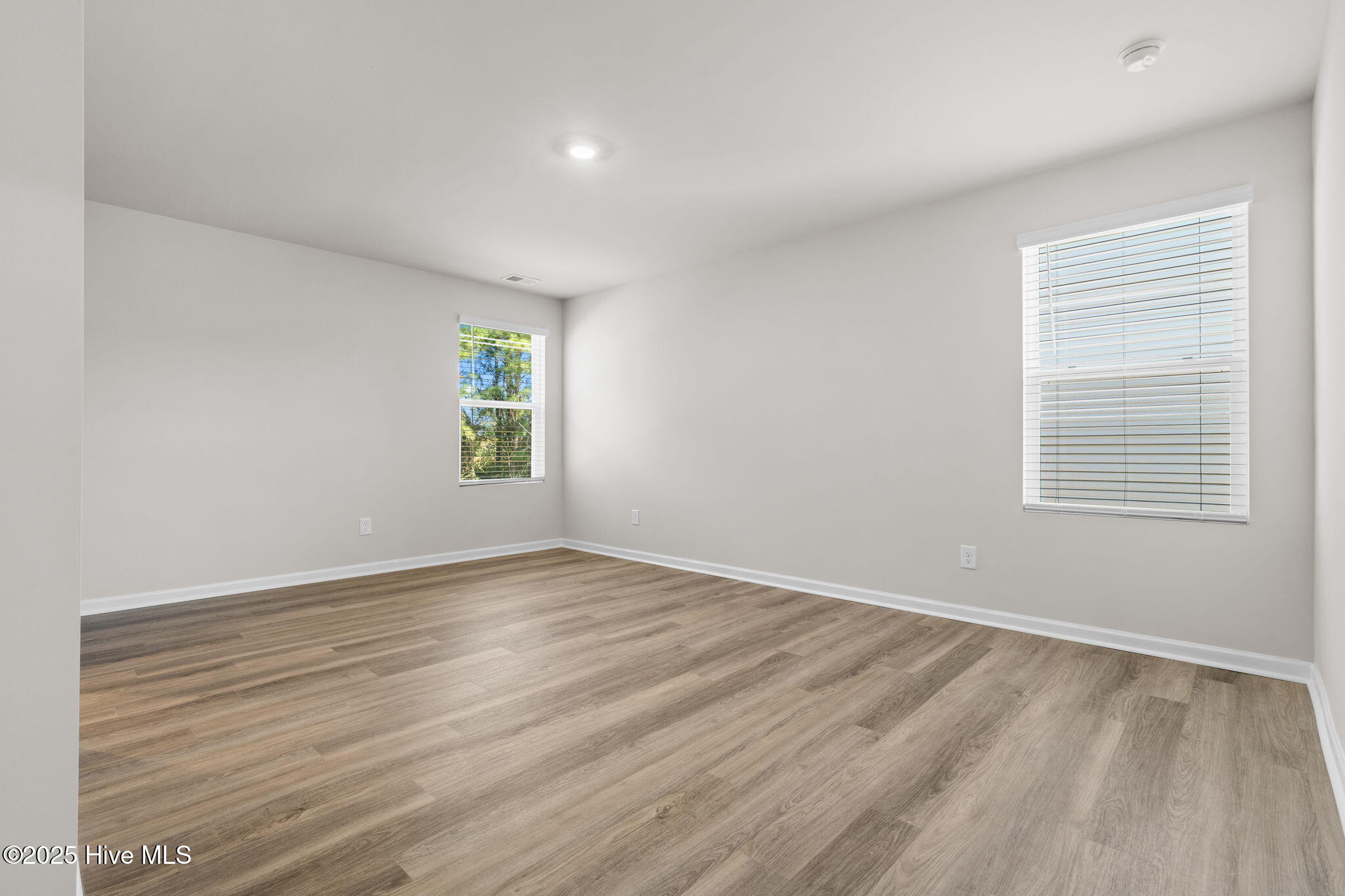 100551766 | Photo 34