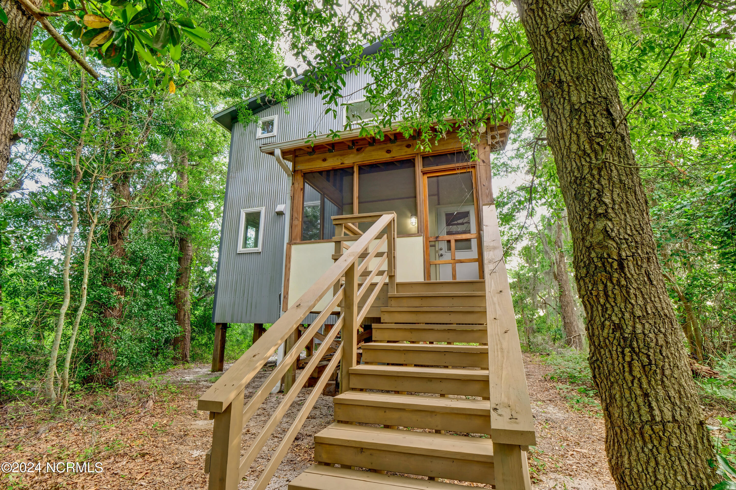 100497530 | Photo 18