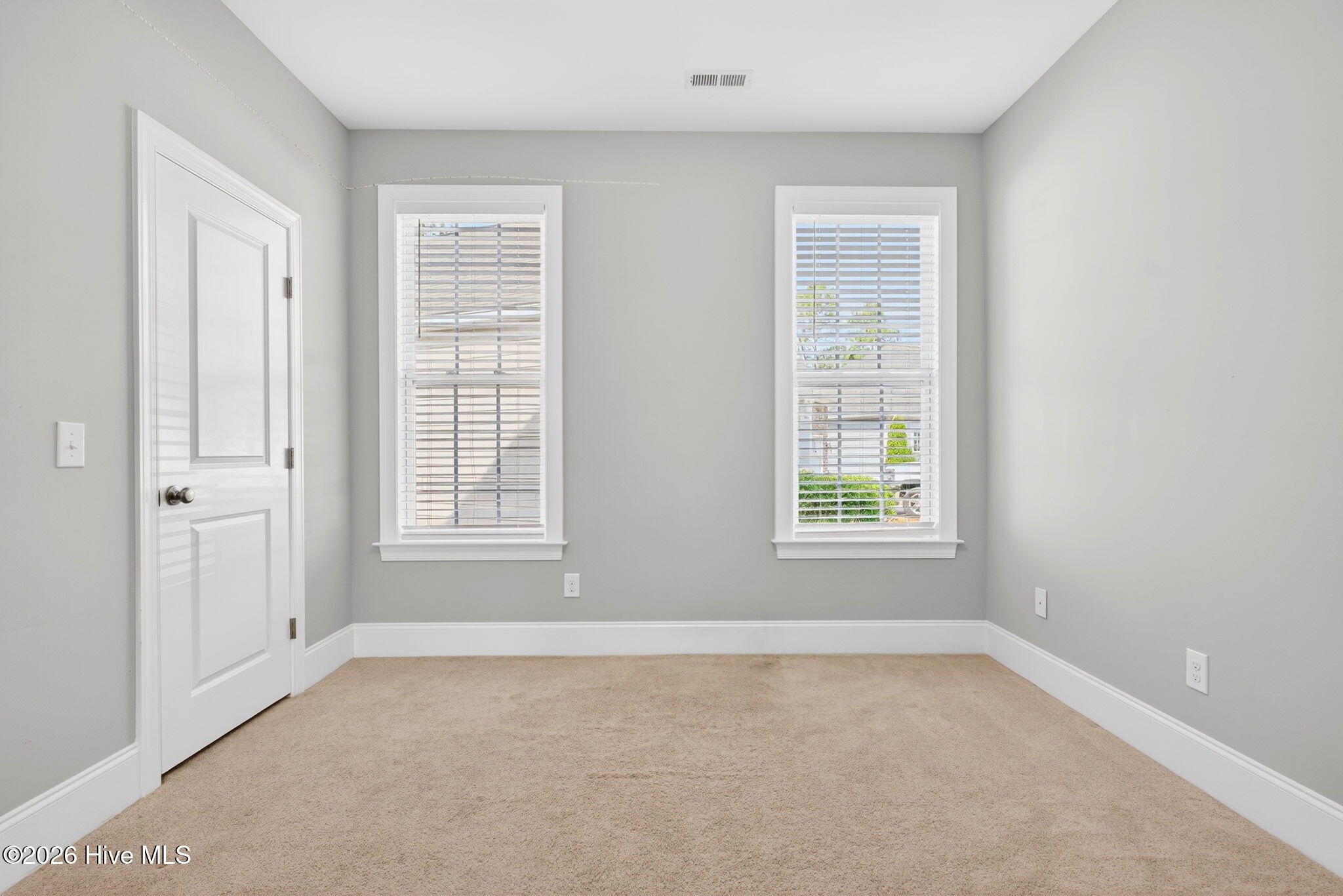 100563252 | Photo 36