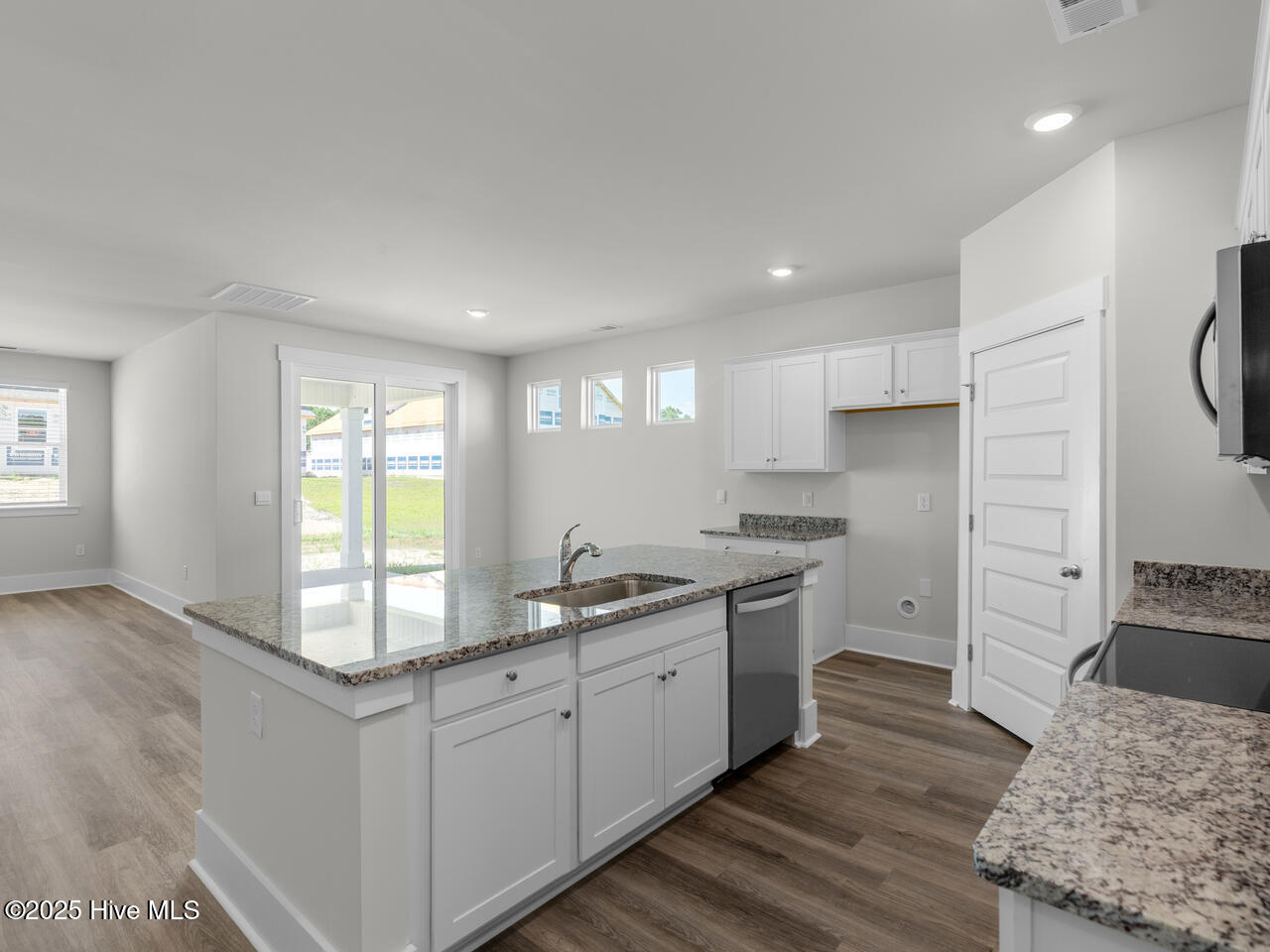 259 Surfside Landing Boulevard Lot 121, Hubert, NC 28539 – photo 8: SurfsideLanding2183kitDRHL33A8-007-006-1