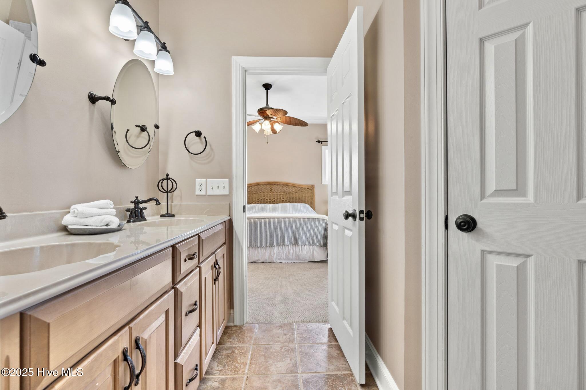 100543841 | Photo 27