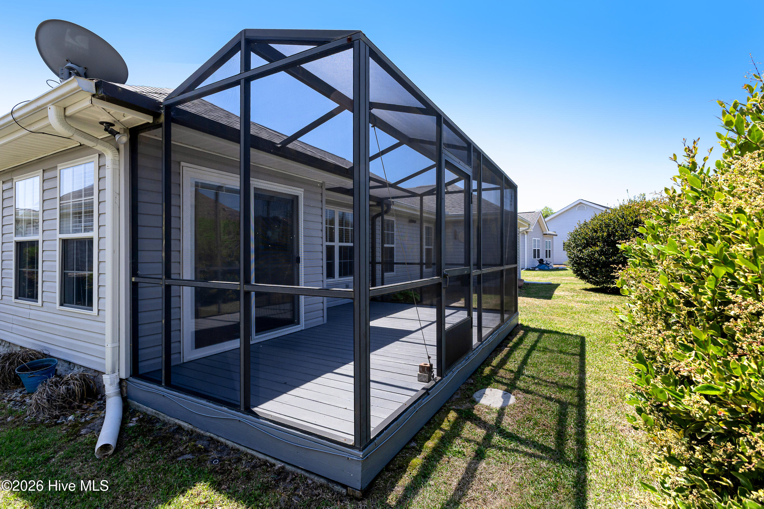 100568217 | Photo 40