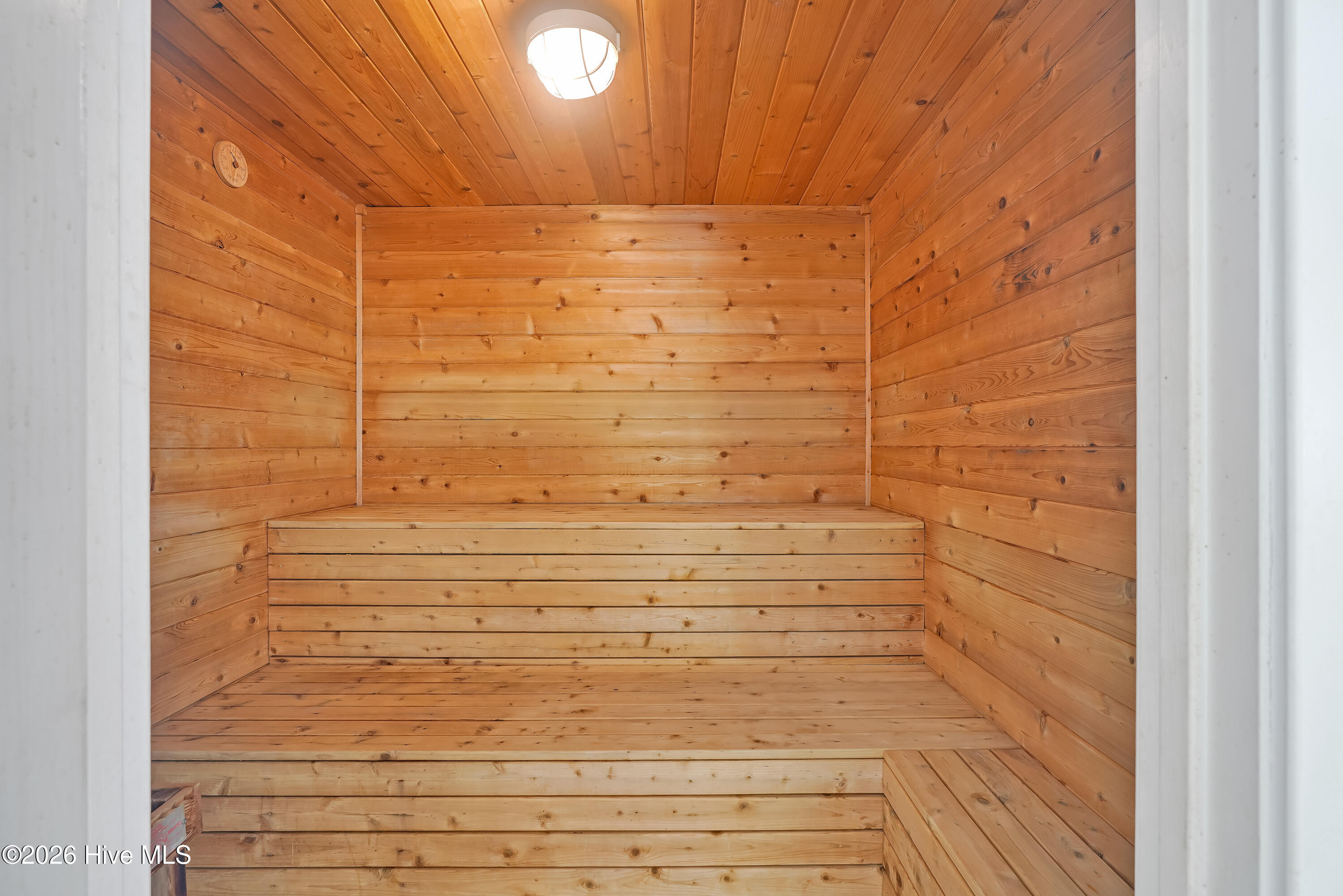 100562850 | Photo 20