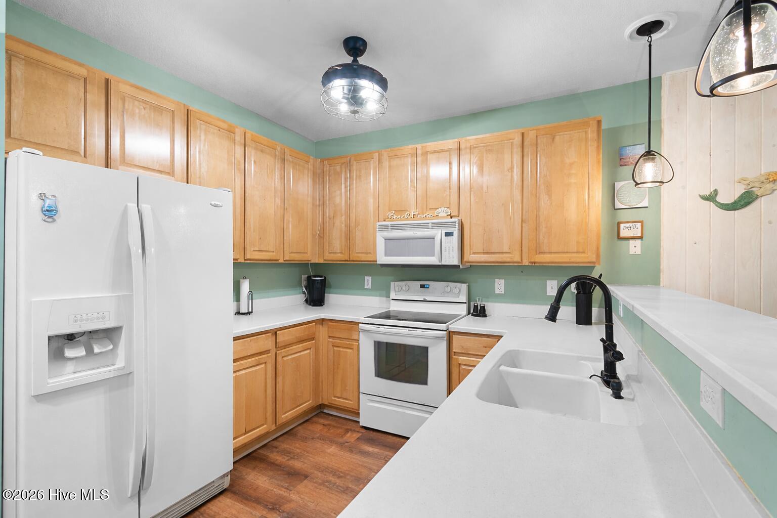 100566466 | Photo 11