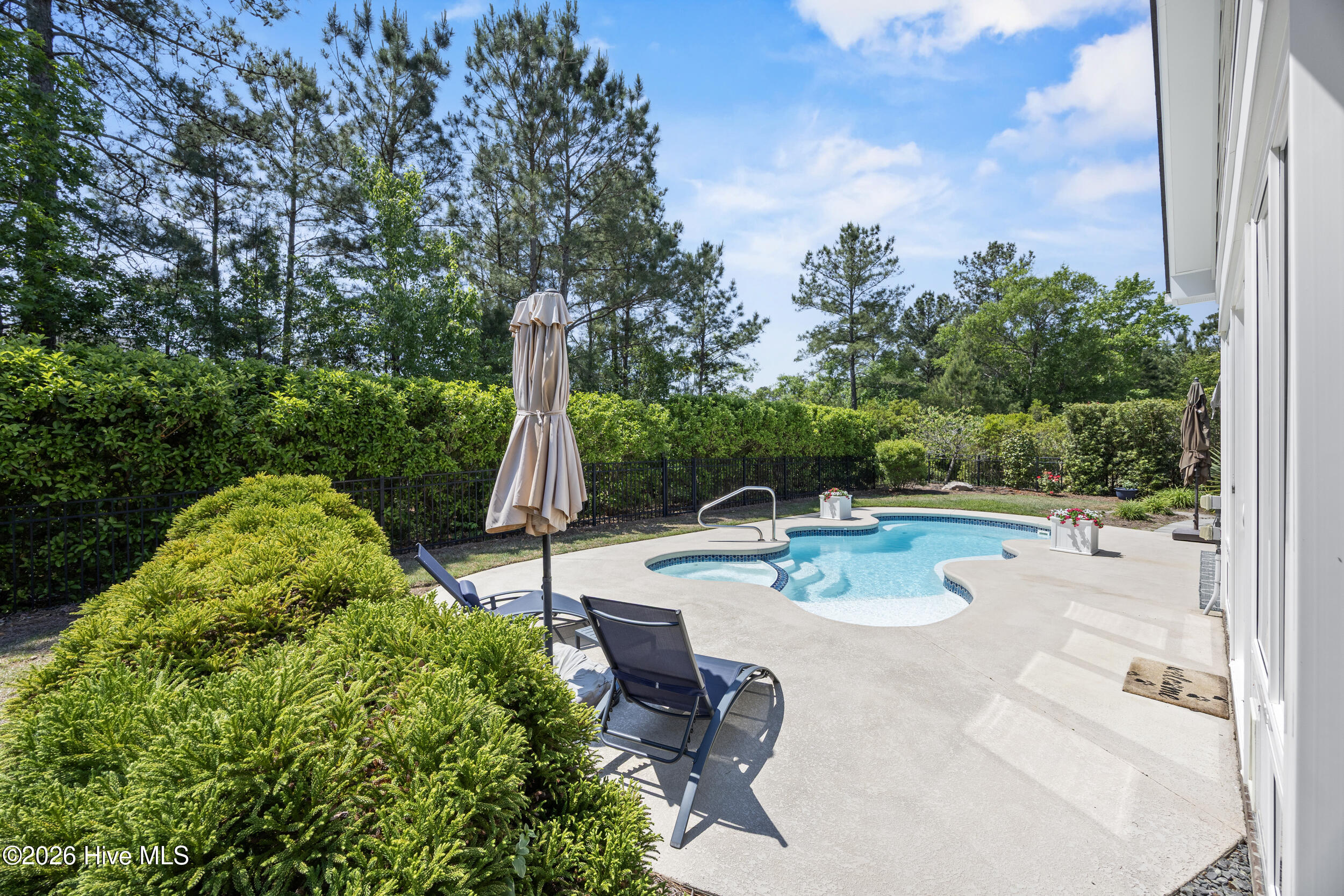 100565647 | Photo 10