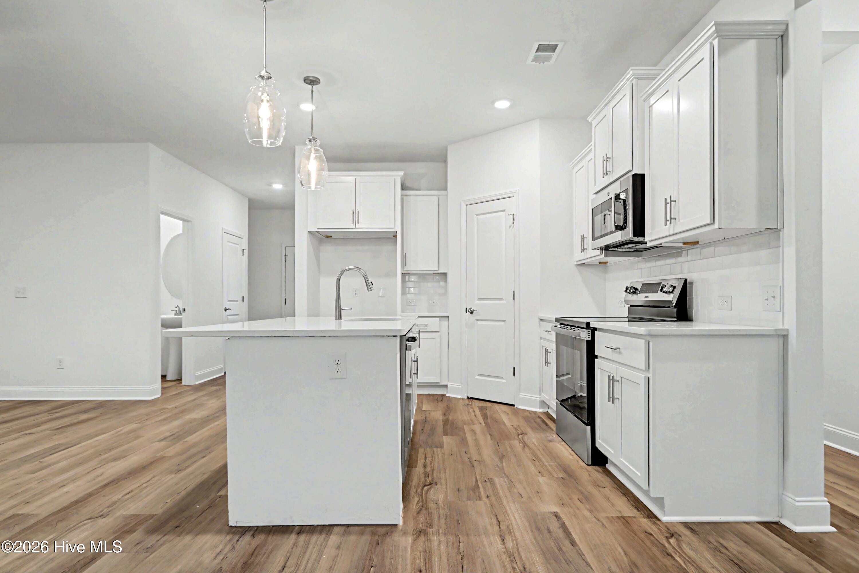 100555122 | Photo 12