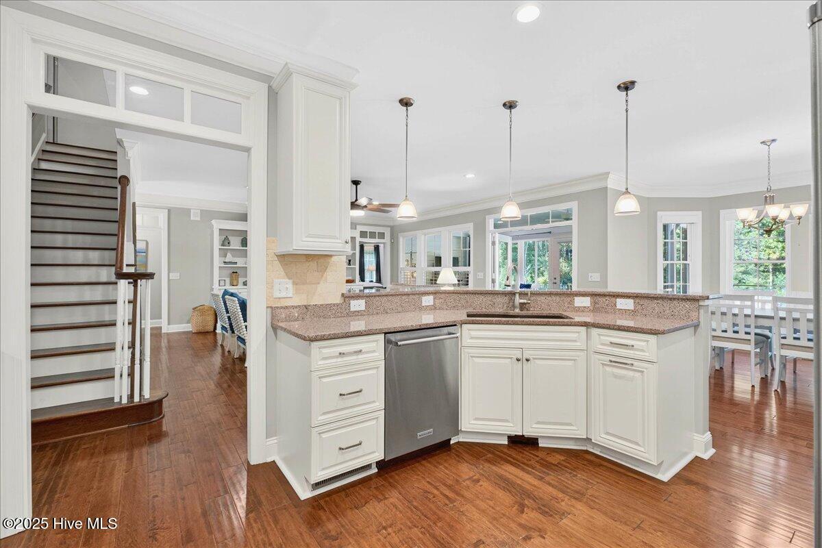 100530604 | Photo 61