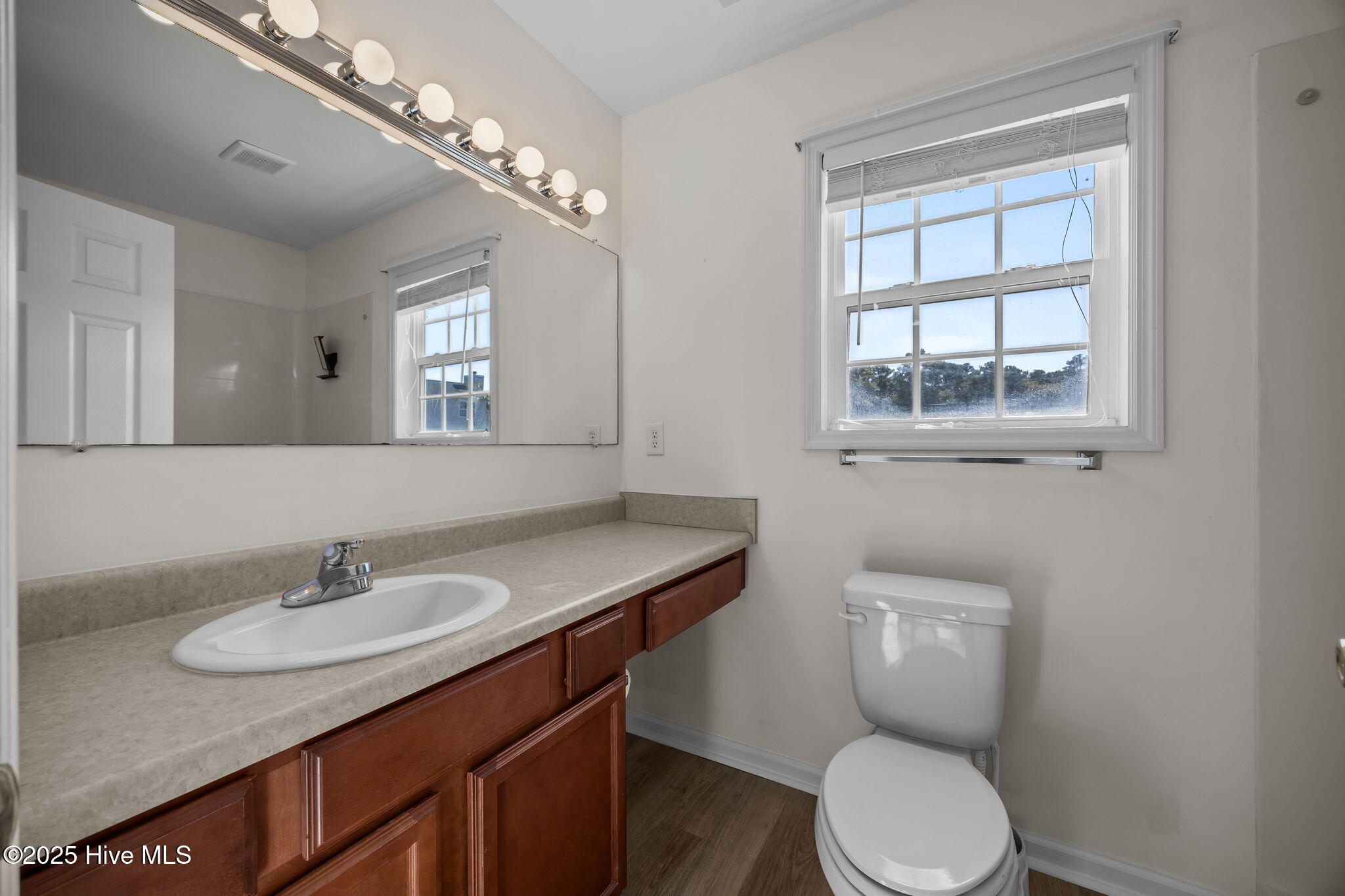 100541602 | Photo 22