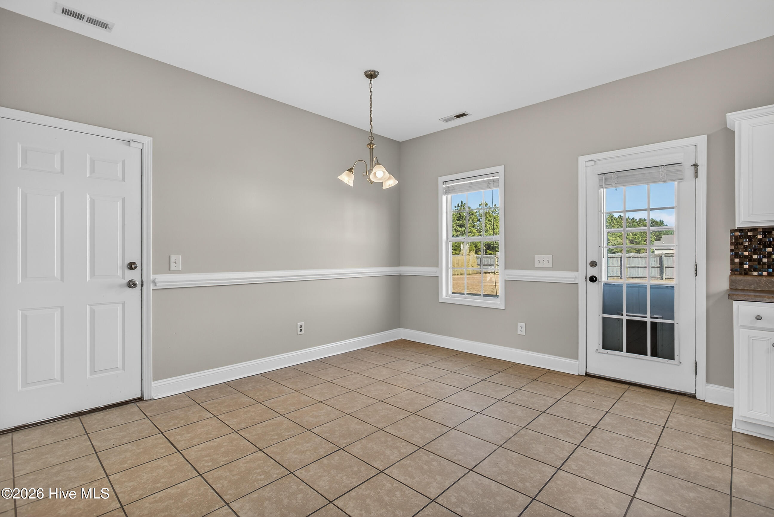 100547541 | Photo 13